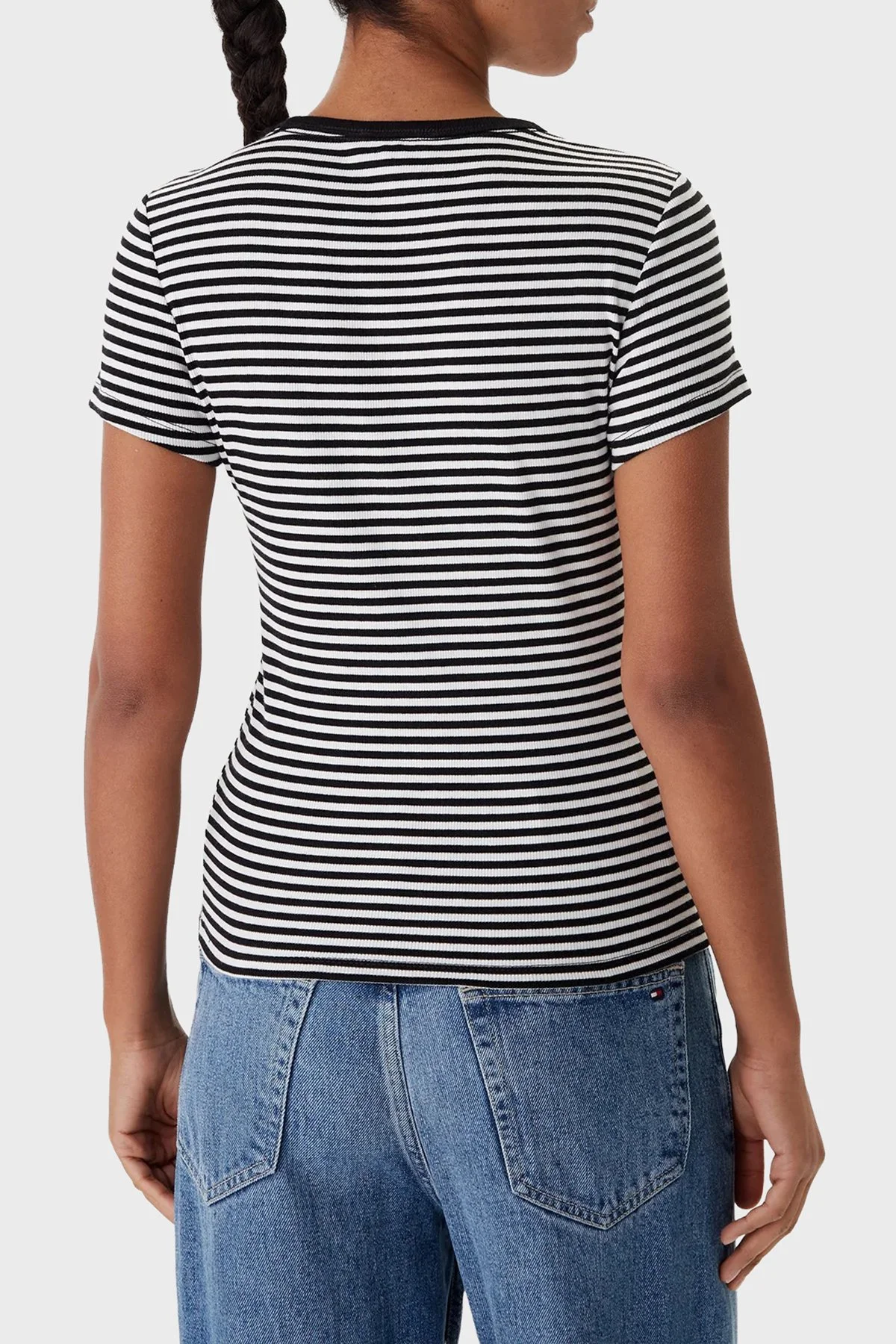 Tommy Jeans Çizgili Pamuklu Slim Fit Bisiklet Yaka Bayan T Shirt DW0DW17383 0AQ SİYAH-EKRU - 3