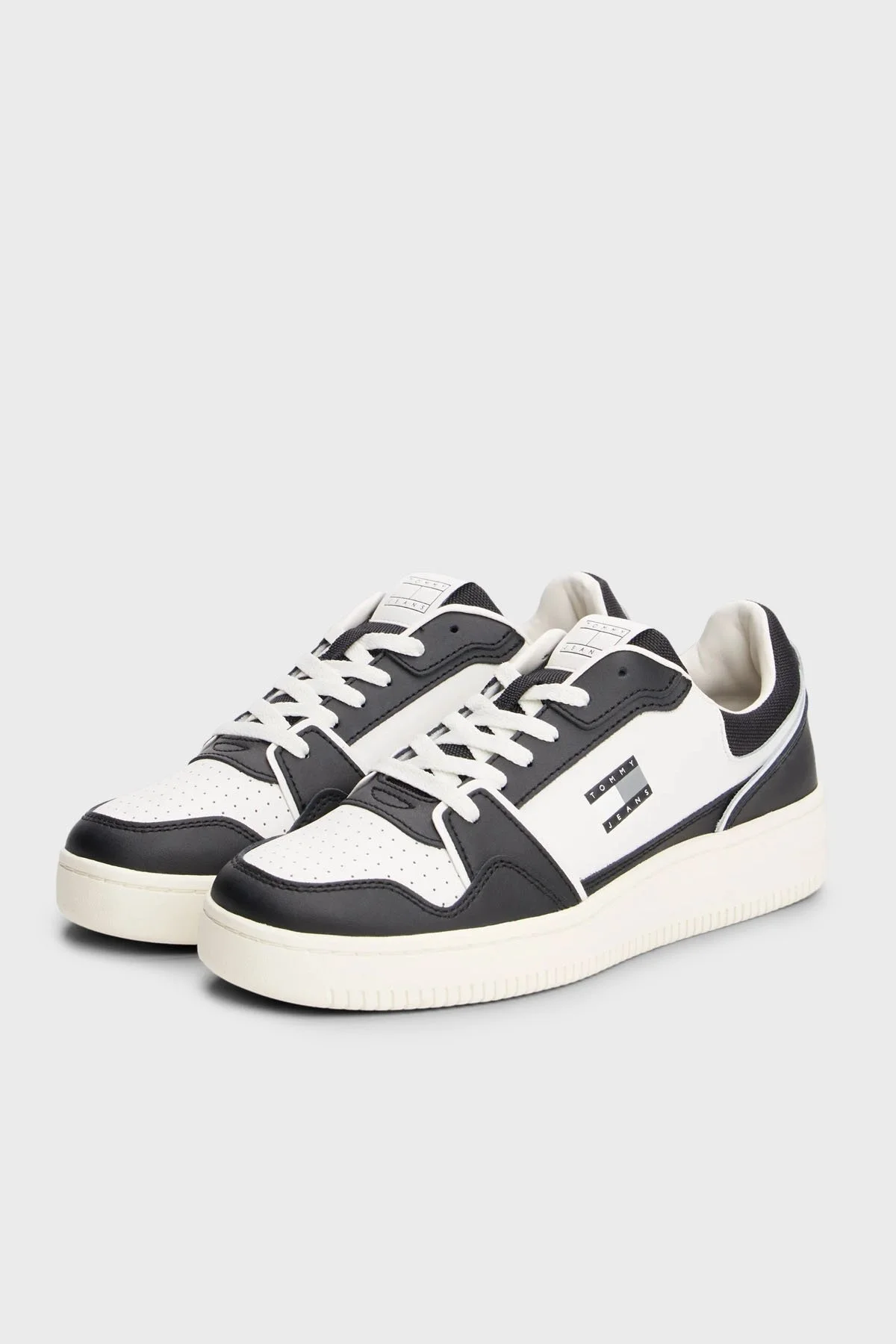 Tommy Jeans Deri Karışımlı Logolu Sneaker Erkek Ayakkabı EM0EM01610 BDS SİYAH - 10