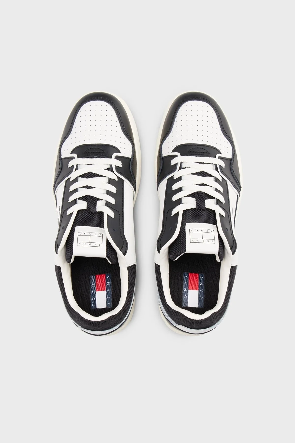 Tommy Jeans Deri Karışımlı Logolu Sneaker Erkek Ayakkabı EM0EM01610 BDS SİYAH - 11