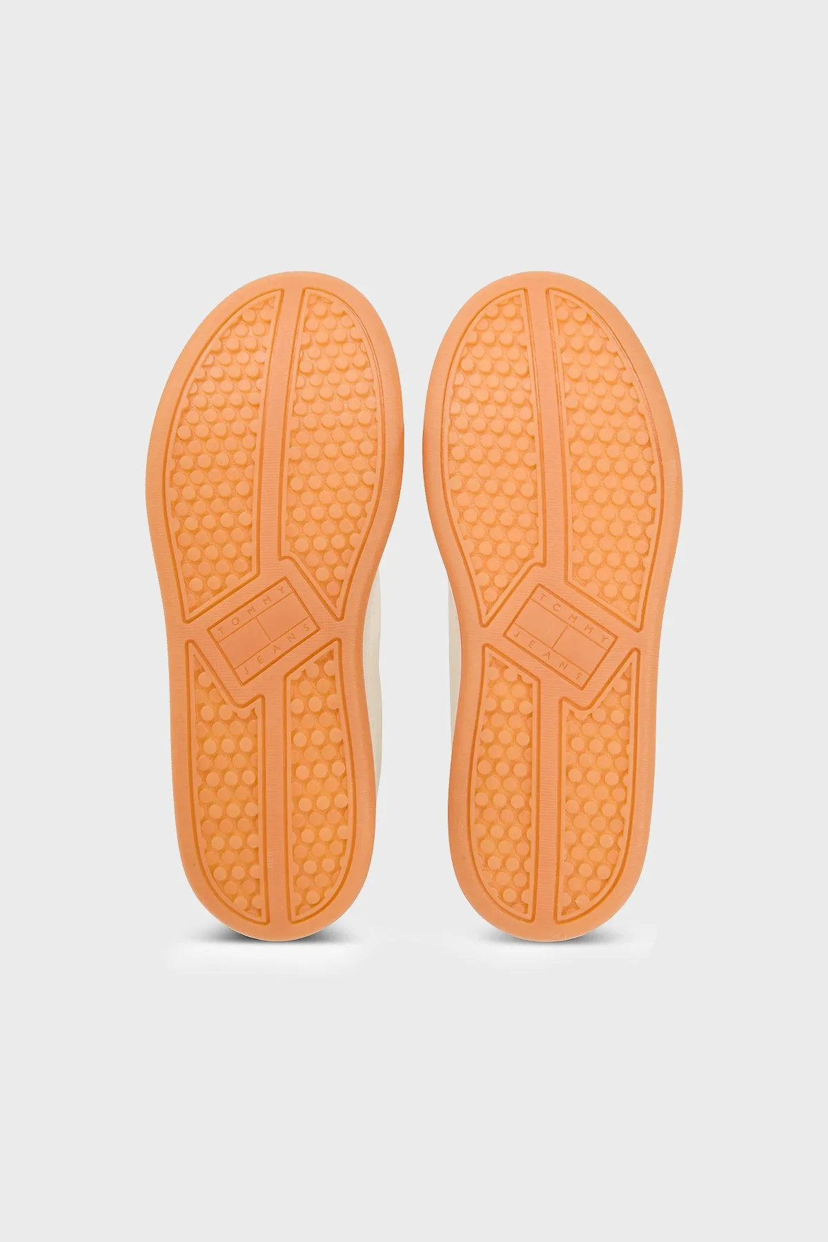 Tommy Jeans Deri Logolu Charm Detaylı Sneaker Kadın Ayakkabı EN0EN03032 0K8 Fil Dişi - 6