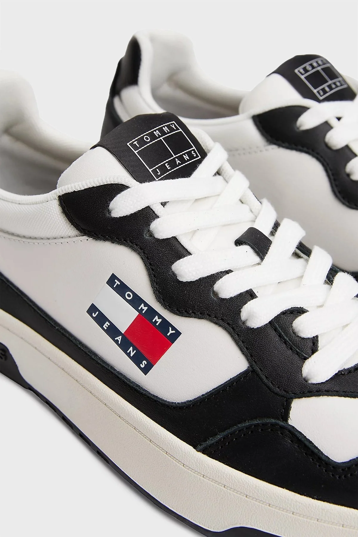 Tommy Jeans Deri Logolu Sneaker Erkek Ayakkabı EM0EM01443 YBL BEYAZ - 5