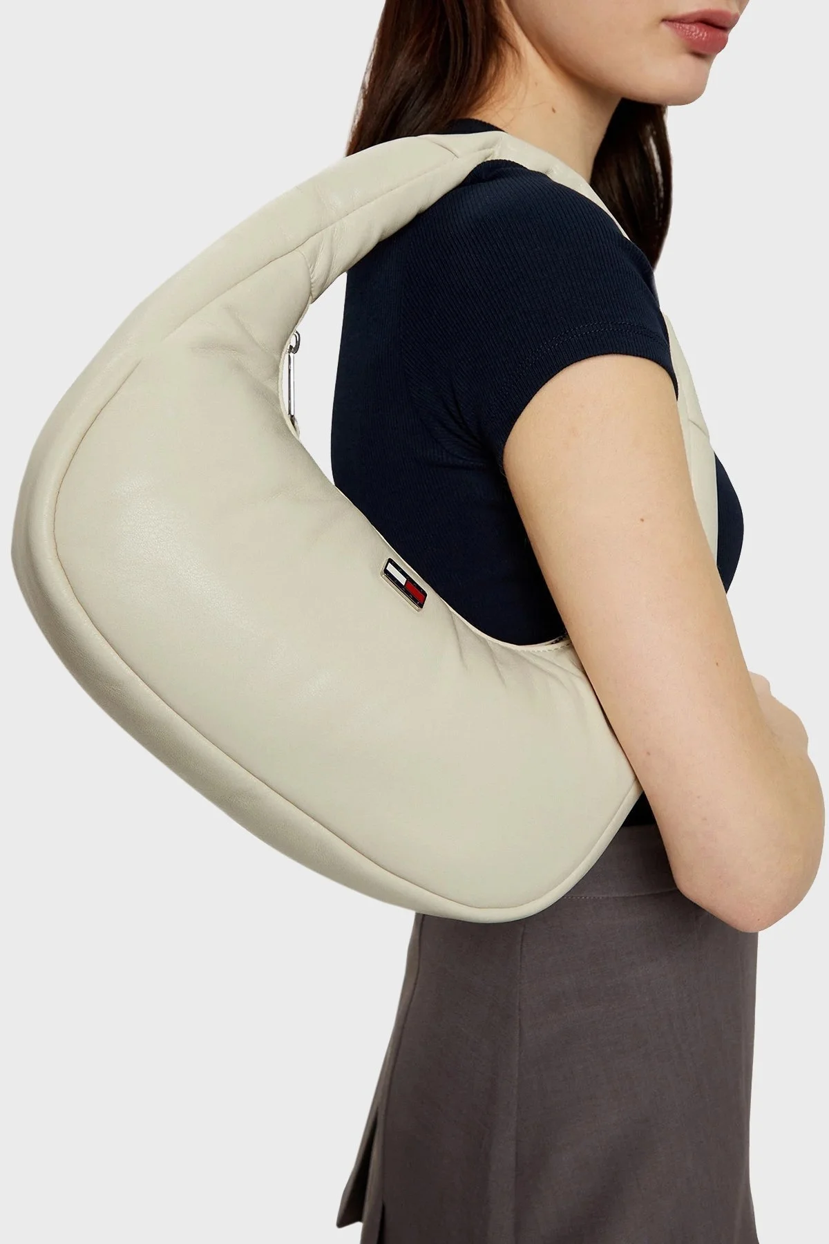 Tommy Jeans Dolgulu Omuz Askılı Bayan Çanta AW0AW16977 ACG BEJ - 7