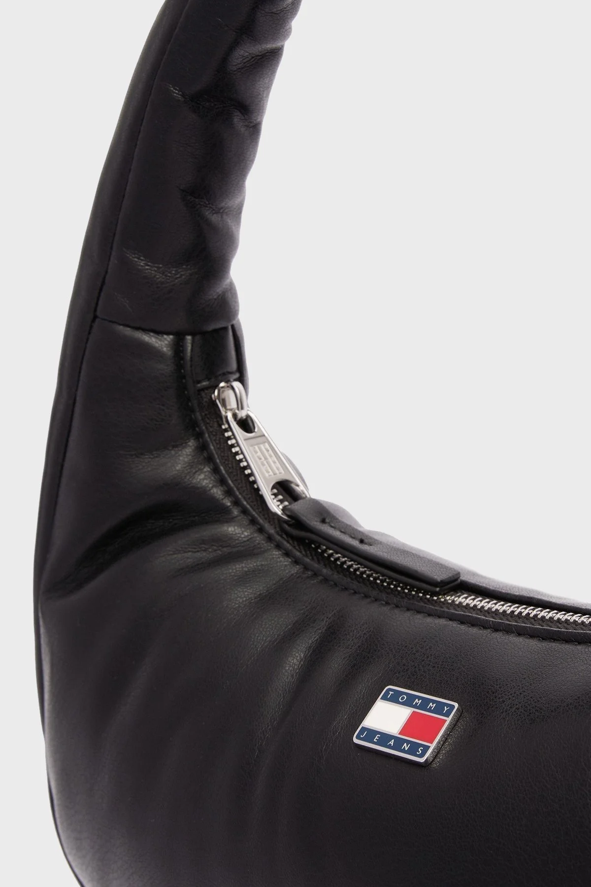 Tommy Jeans Dolgulu Omuz Askılı Bayan Çanta AW0AW16977 BDS SİYAH - 11