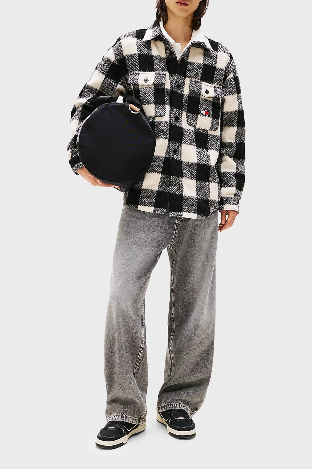 Tommy Jeans Ekoseli Oversize Fit Klasik Yaka Düğmeli Erkek Gömlek DM0DM22013 BDS SİYAH - 2