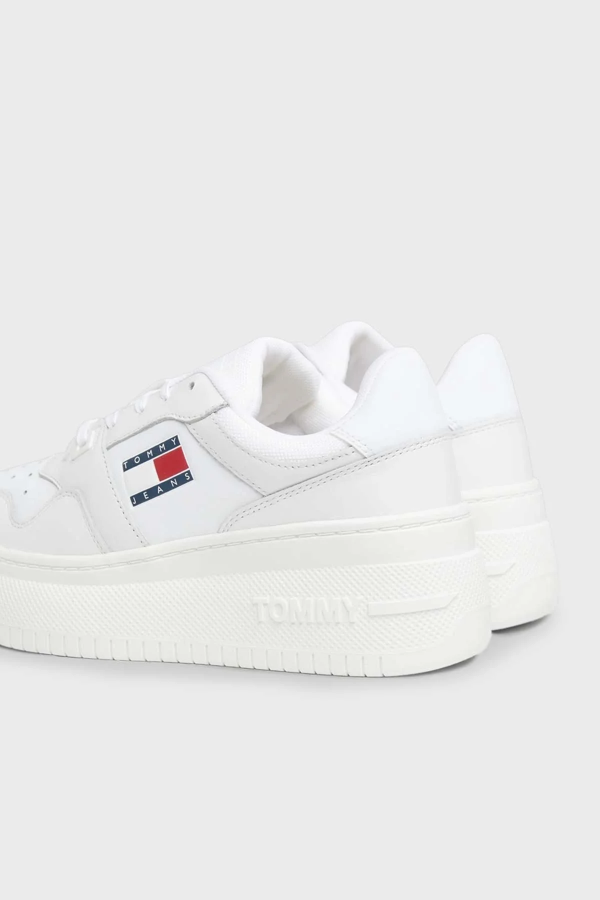 Tommy Jeans Hakiki Deri Logolu Sneaker Bayan Ayakkabı EN0EN02536 0K4 BEYAZ - 3