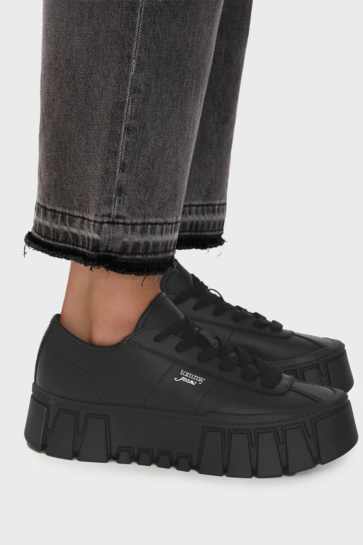 Tommy Jeans Hakiki Deri Sneaker Kadın Ayakkabı EN0EN03165 BDS Siyah - 2