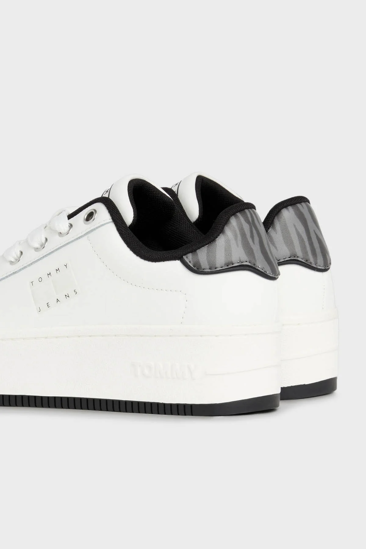 Tommy Jeans Kalın Taban Deri Sneaker Bayan Ayakkabı EN0EN02537 YBL BEYAZ - 2