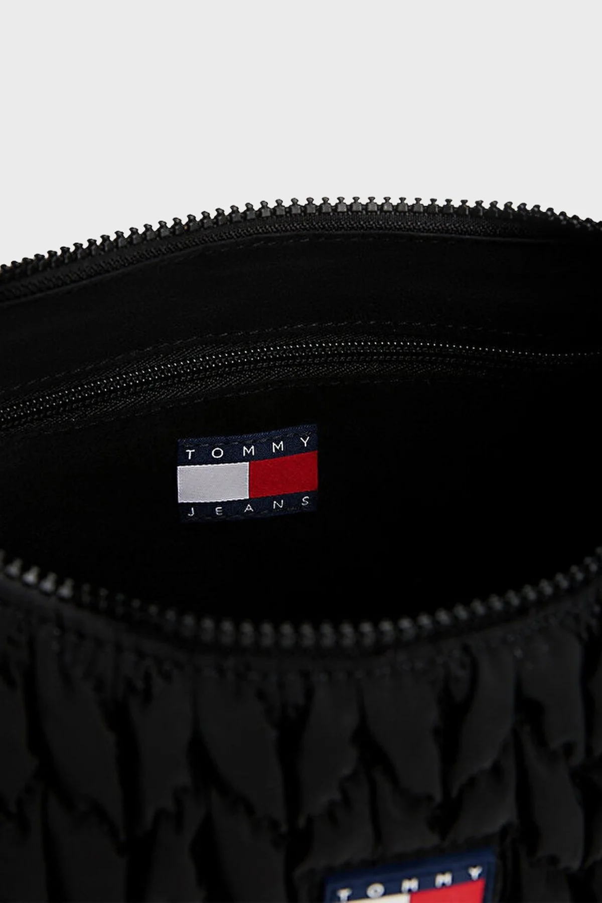 Tommy Jeans Kapitoneli Ayarlanabilir Askılı Bayan Çanta AW0AW17546 BDS SİYAH - 4