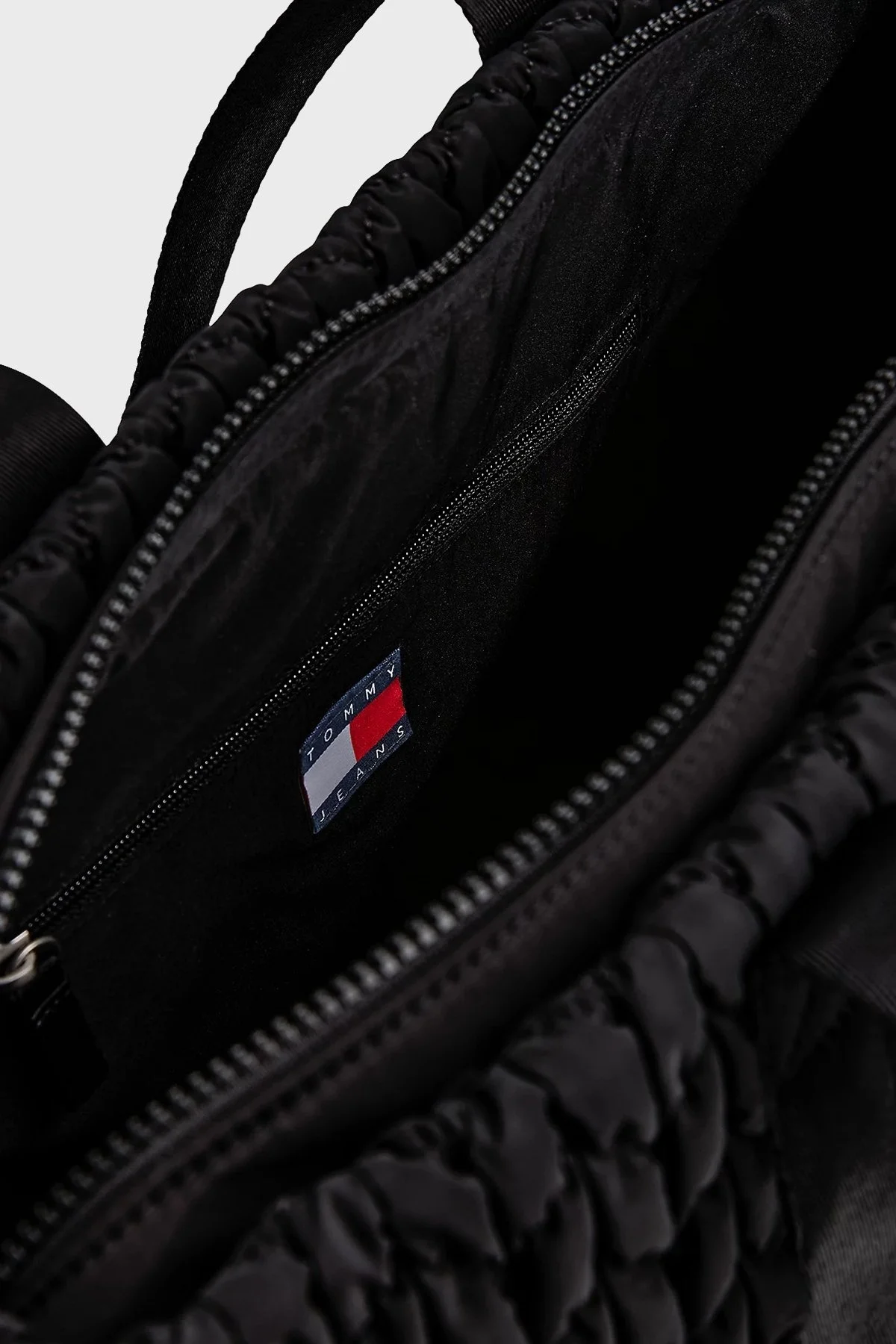 Tommy Jeans Kapitoneli Omuz Askılı Tote Bayan Çanta AW0AW17818 BDS SİYAH - 5