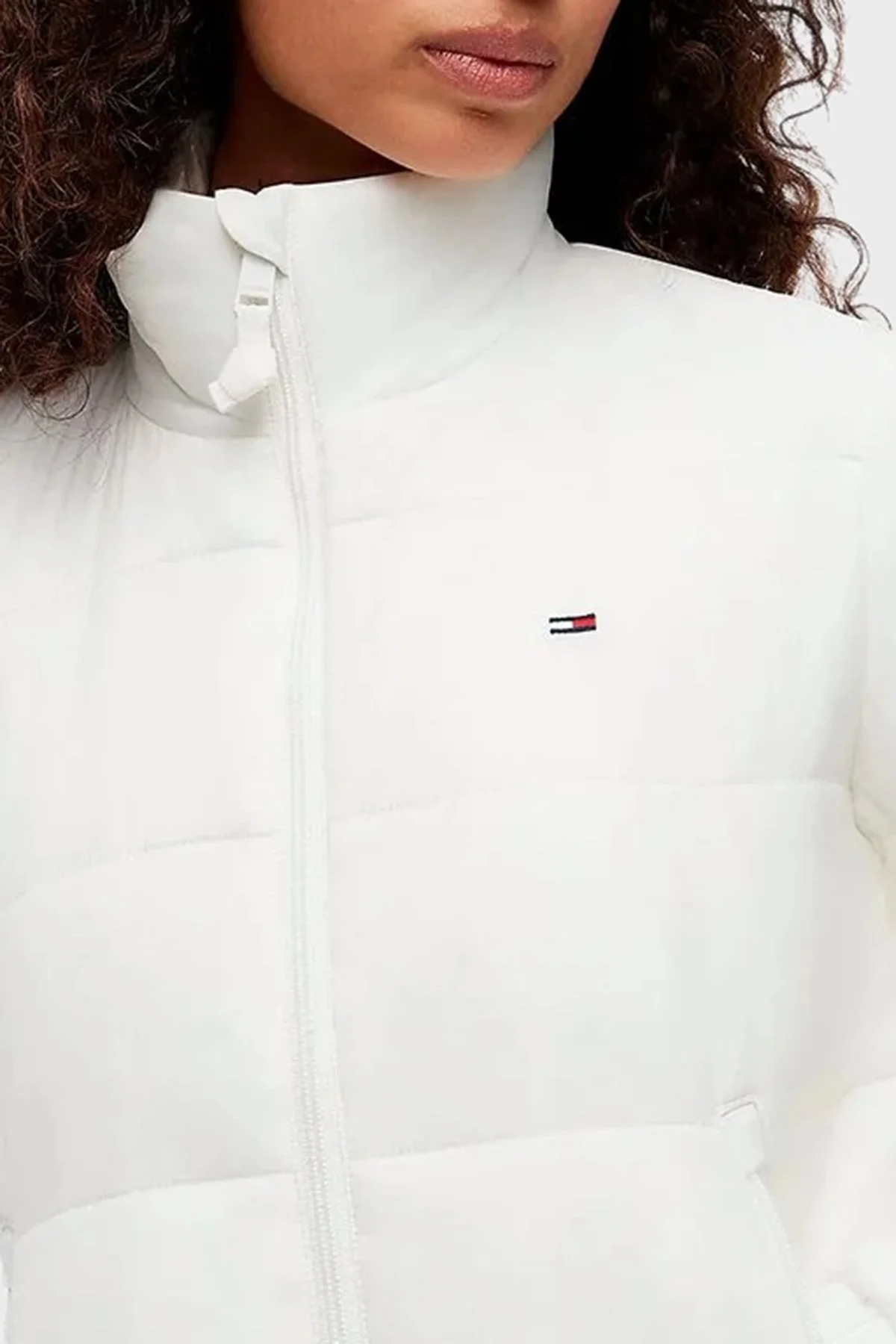 Tommy Jeans Kapitoneli Regular Fit Dik Yaka Kadın Mont DW0DW23487 YBL Beyaz - 4