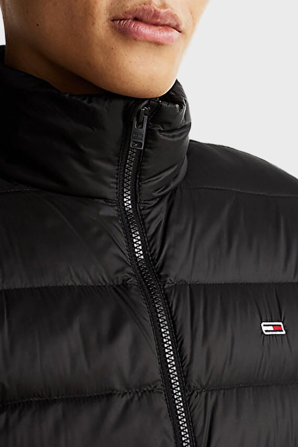 Tommy Jeans Kapitoneli Regular Fit Dik Yaka Şişme Erkek Mont DM0DM20658 BDS SİYAH - 4