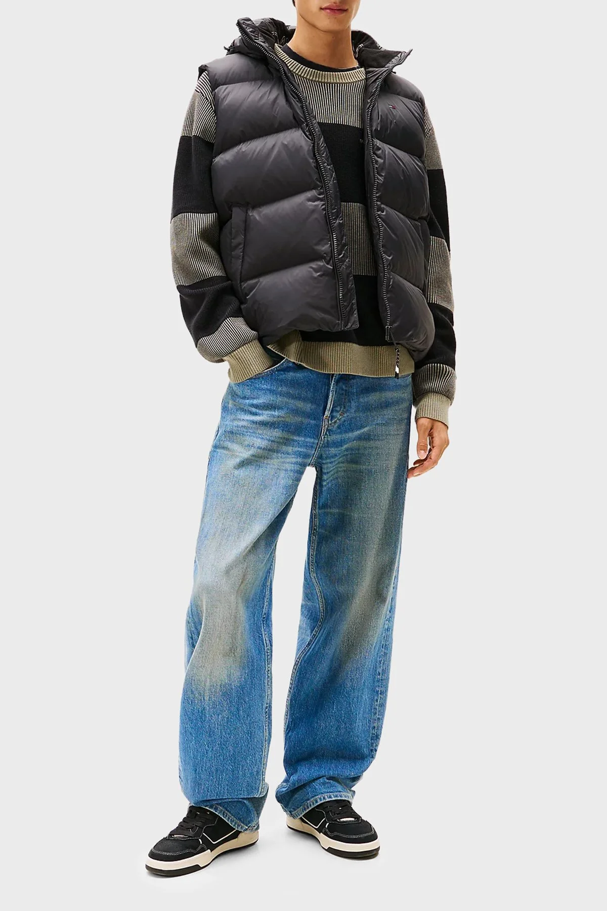 Tommy Jeans Kapitoneli Regular Fit Dik Yaka Şişme Erkek Yelek DM0DM20465 BDS SİYAH - 2