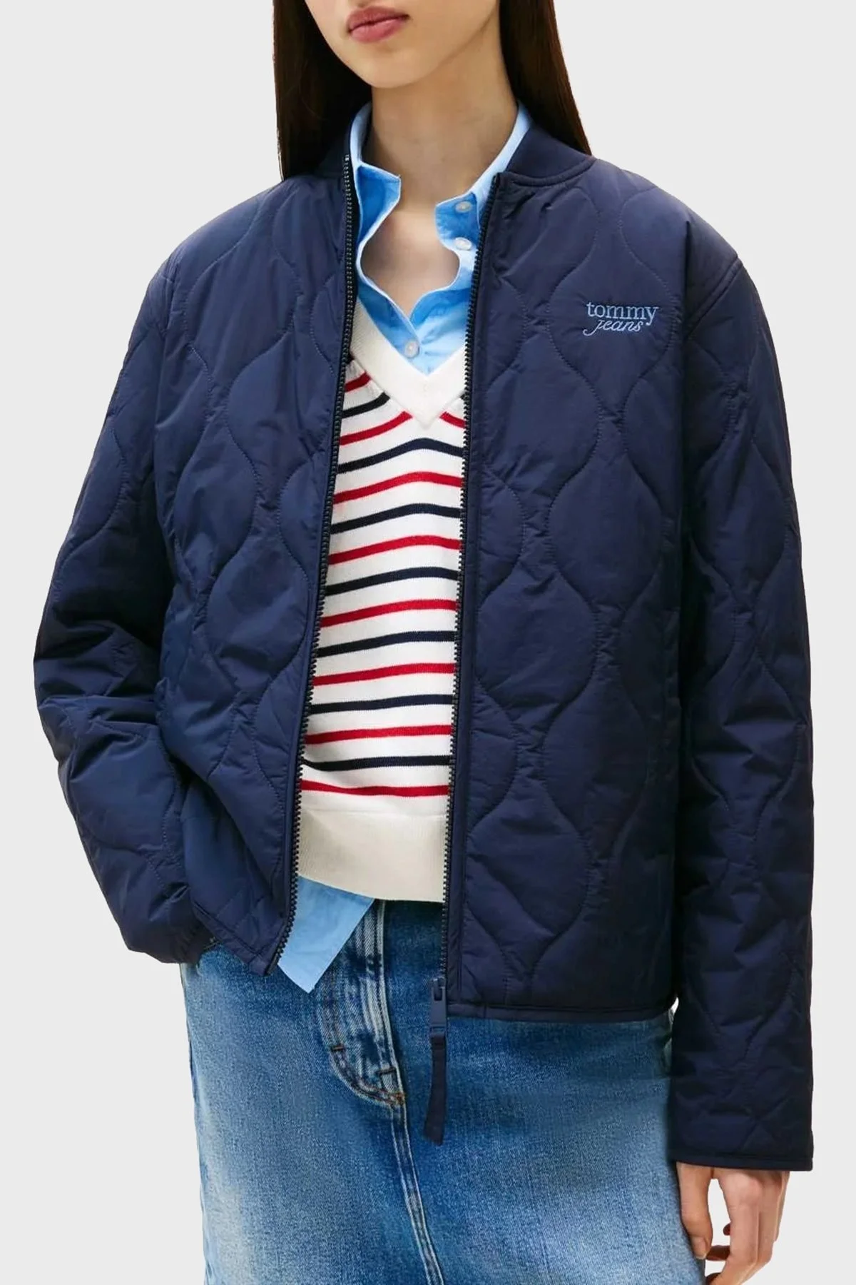 Tommy Jeans Kapitoneli Relaxed Fit Kolej Yaka Mevsimlik Bayan Mont DW0DW20962 C1G LACİVERT - 1