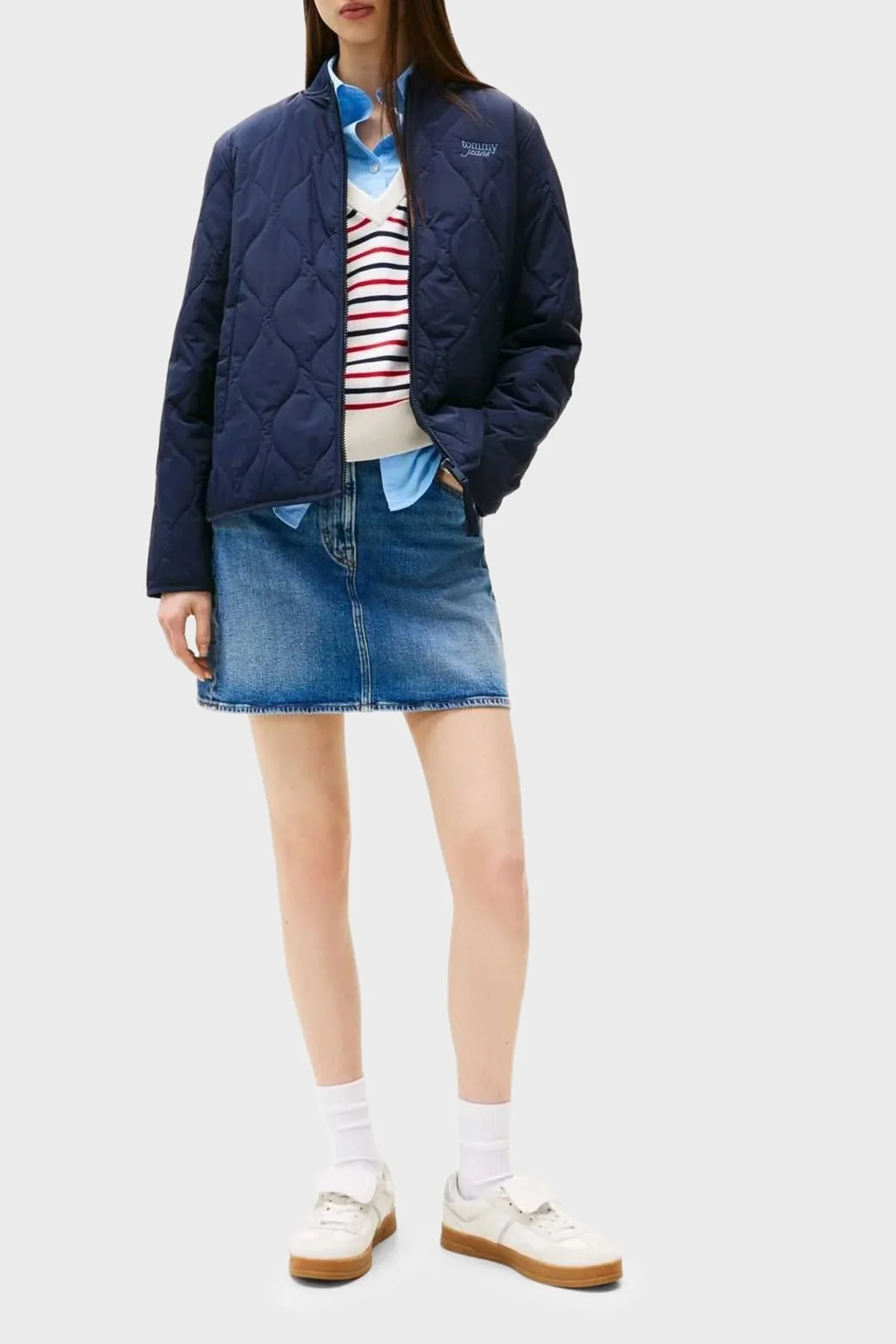 Tommy Jeans Kapitoneli Relaxed Fit Kolej Yaka Mevsimlik Bayan Mont DW0DW20962 C1G LACİVERT - 2