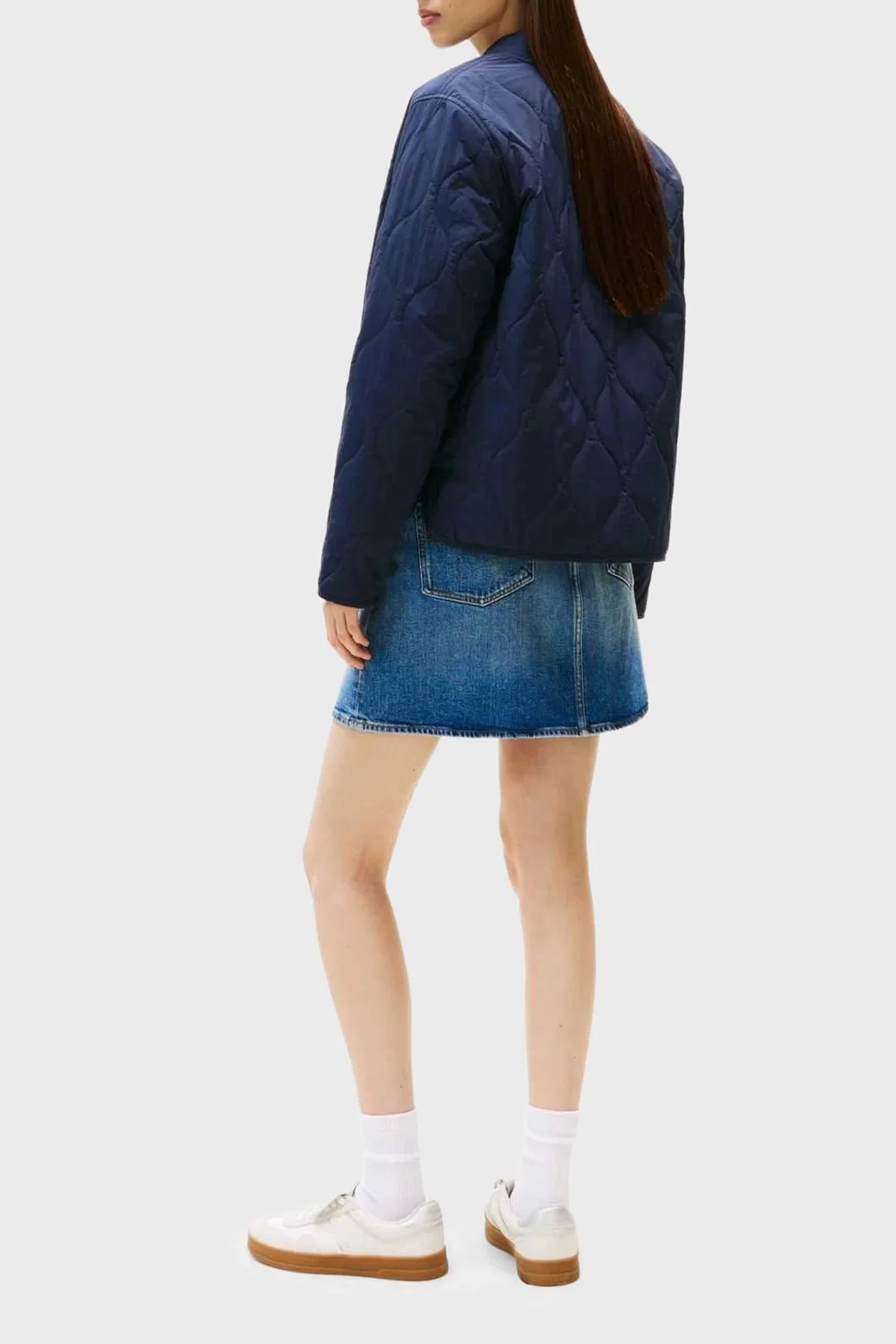 Tommy Jeans Kapitoneli Relaxed Fit Kolej Yaka Mevsimlik Bayan Mont DW0DW20962 C1G LACİVERT - 3