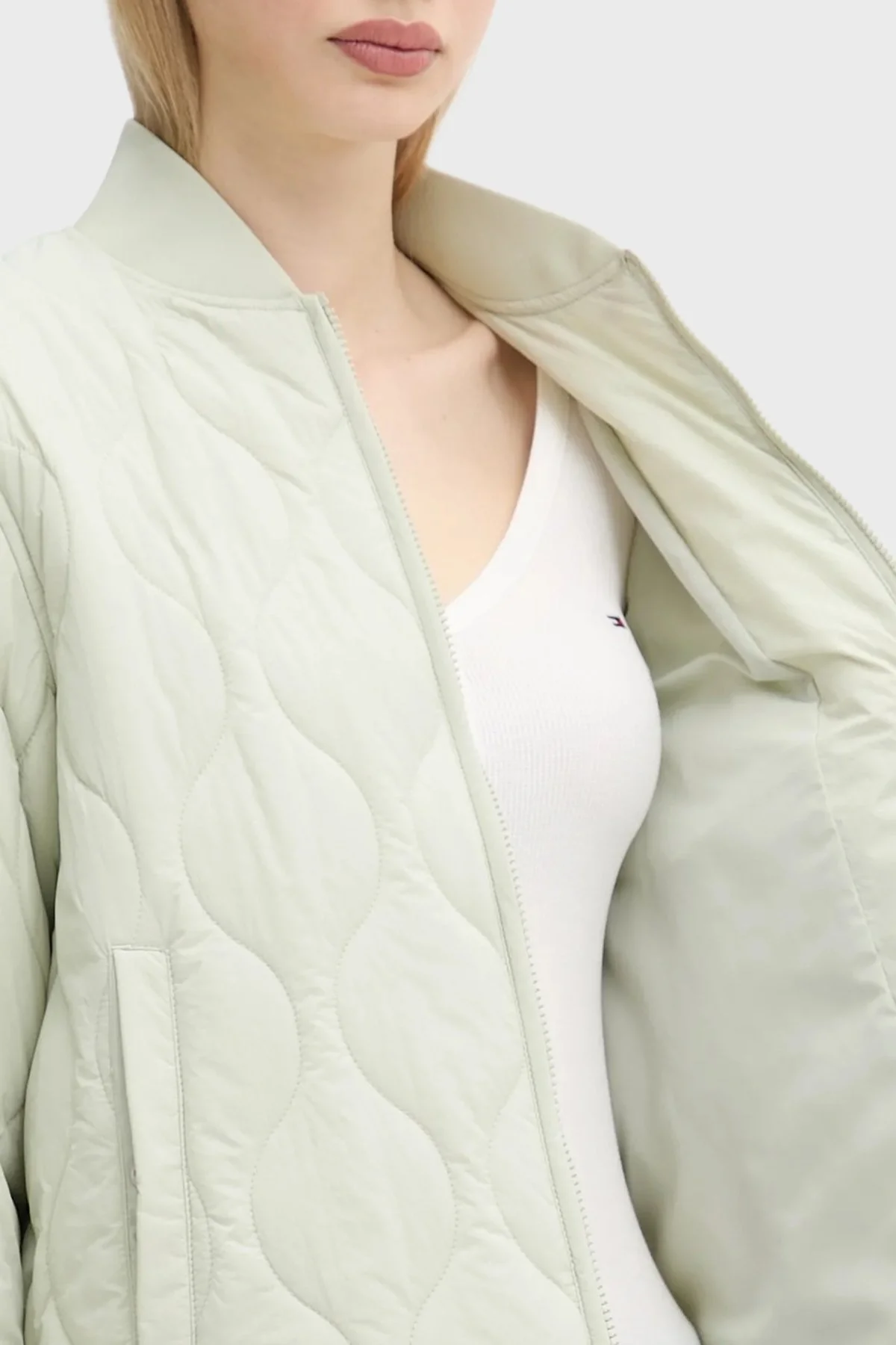 Tommy Jeans Kapitoneli Relaxed Fit Kolej Yaka Mevsimlik Bayan Mont DW0DW20962 M1C YEŞİL - 4