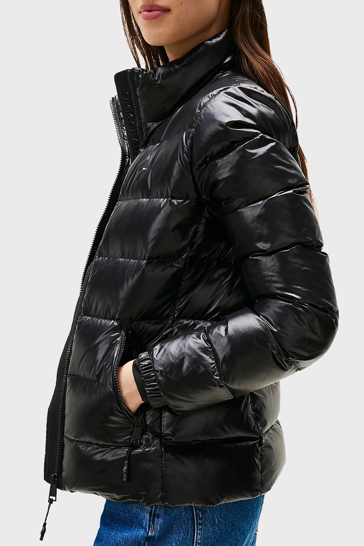 Tommy Jeans Kapitoneli Slim Fit Dik Yaka Su İtici Parlak Şişme Bayan Mont DW0DW21618 BDS SİYAH - 4