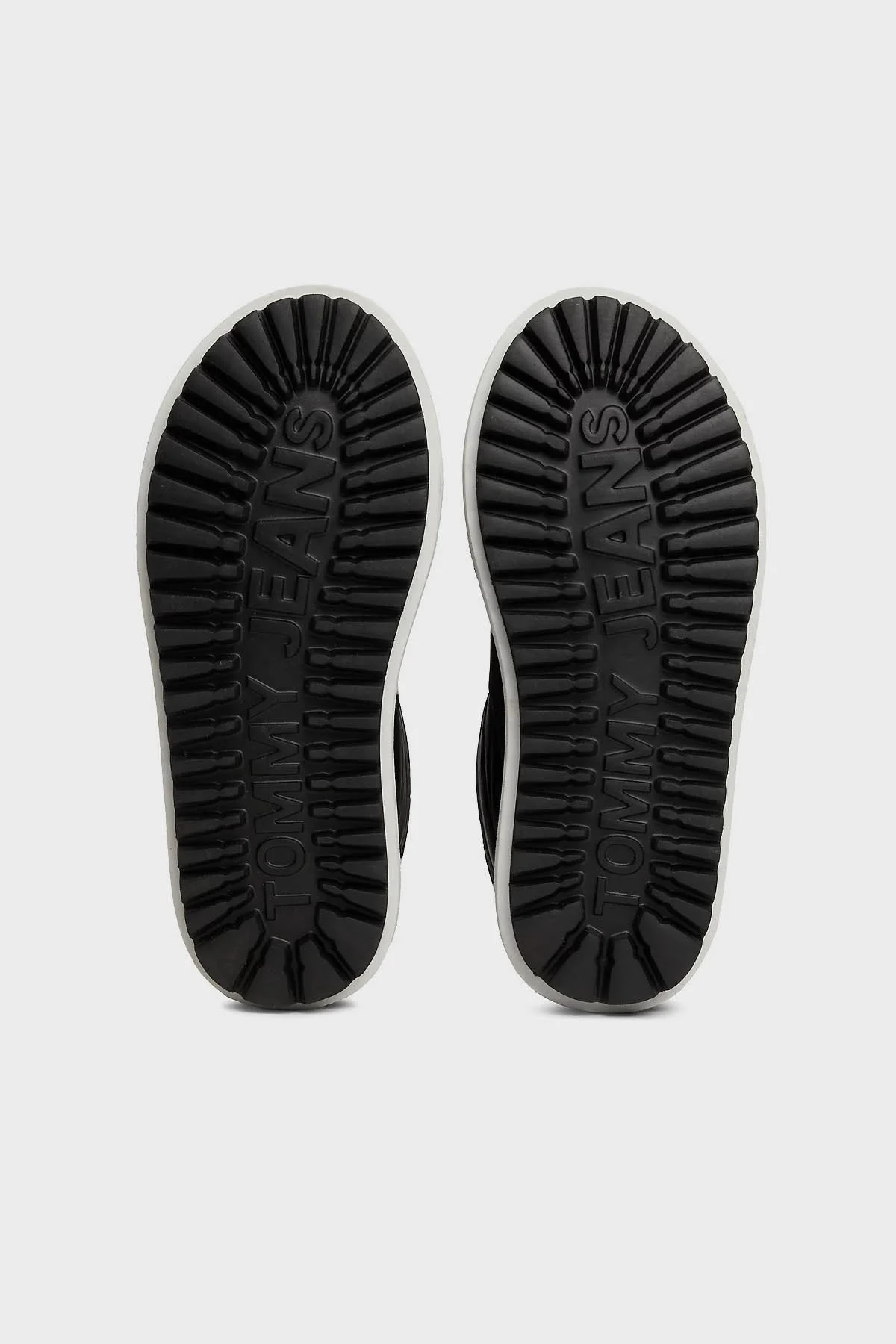 Tommy Jeans Kapitoneli Tırtıklı Platform Taban Bayan Bot EN0EN02725 BDS SİYAH - 7