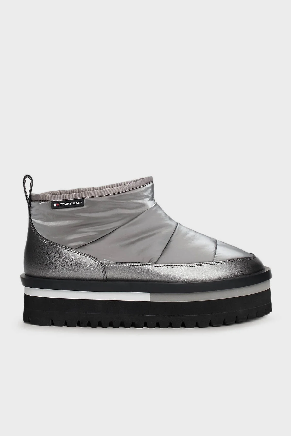 Tommy Jeans Kapitoneli Tırtıklı Platform Taban Kısa Bayan Bot EN0EN02689 TRH GÜMÜŞ - 1