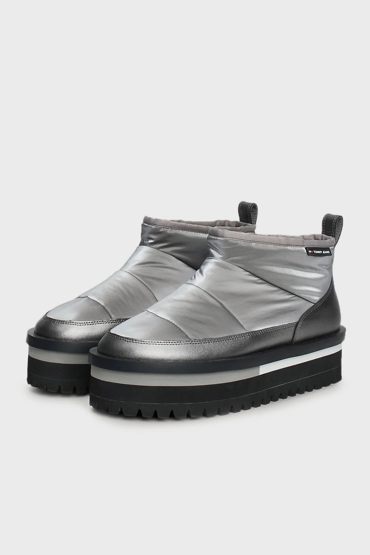 Tommy Jeans Kapitoneli Tırtıklı Platform Taban Kısa Bayan Bot EN0EN02689 TRH GÜMÜŞ - 4