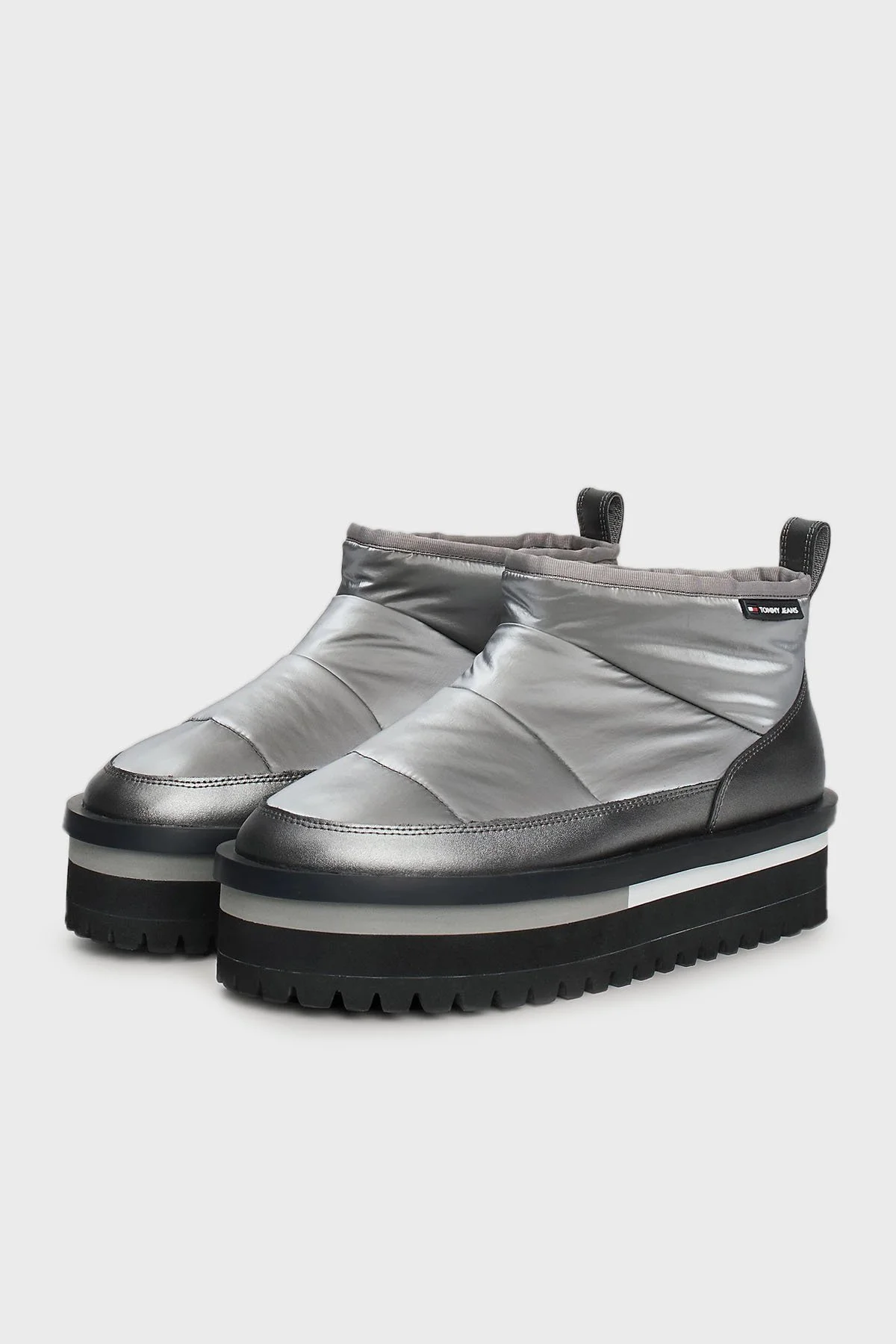 Tommy Jeans Kapitoneli Tırtıklı Platform Taban Kısa Kadın Bot EN0EN02689 TRH GÜMÜŞ - 4