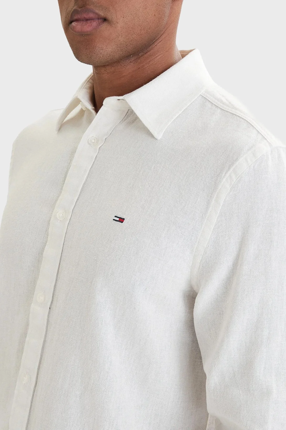 Tommy Jeans Keten ve Pamuk Karışımlı Logolu Erkek Gömlek DM0DM22761 YBL BEYAZ - 4