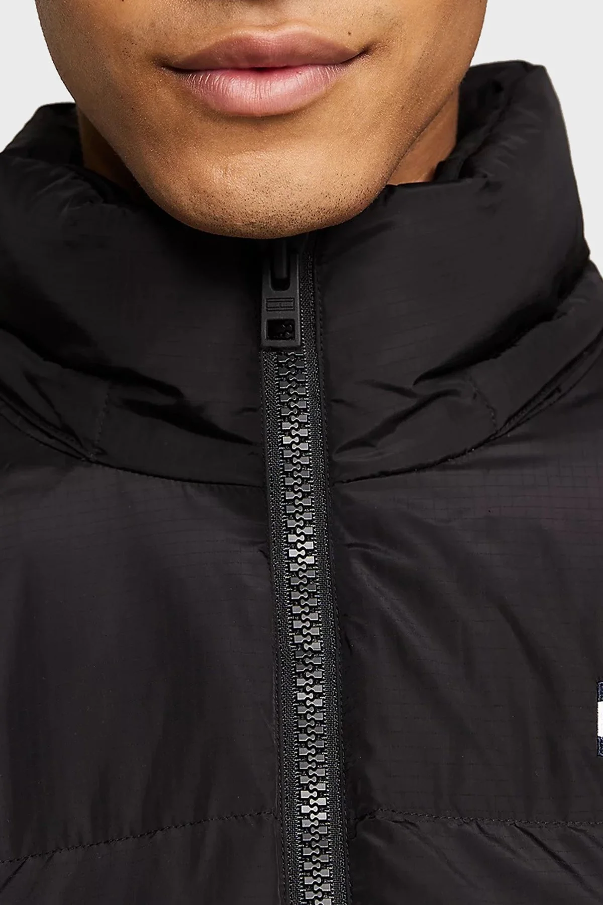 Tommy Jeans Kuş Tüyü Dolgulu Regular Fit Çıkarılabilir Kapüşonlu Erkek Mont DM0DM19537 BDS SİYAH - 4