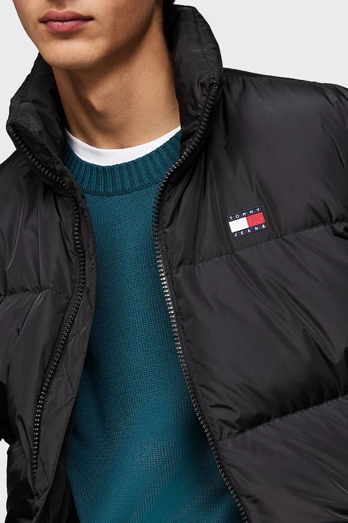 Tommy Jeans Kuş Tüyü Dolgulu Regular Fit Çıkarılabilir Kapüşonlu Şişme Erkek Yelek DM0DM19538 BDS SİYAH - 4