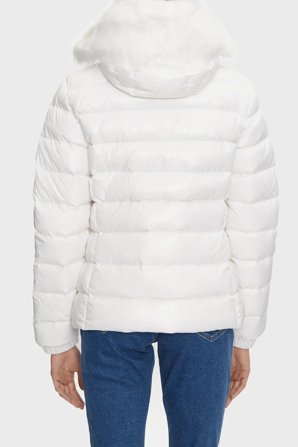 Tommy Jeans Kuş Tüyü Dolgulu Regular Fit Çıkarılabilir Yumuşak Tüy Kapüşonlu Şişme Bayan Mont DW0DW19926 YBR BEYAZ - 2