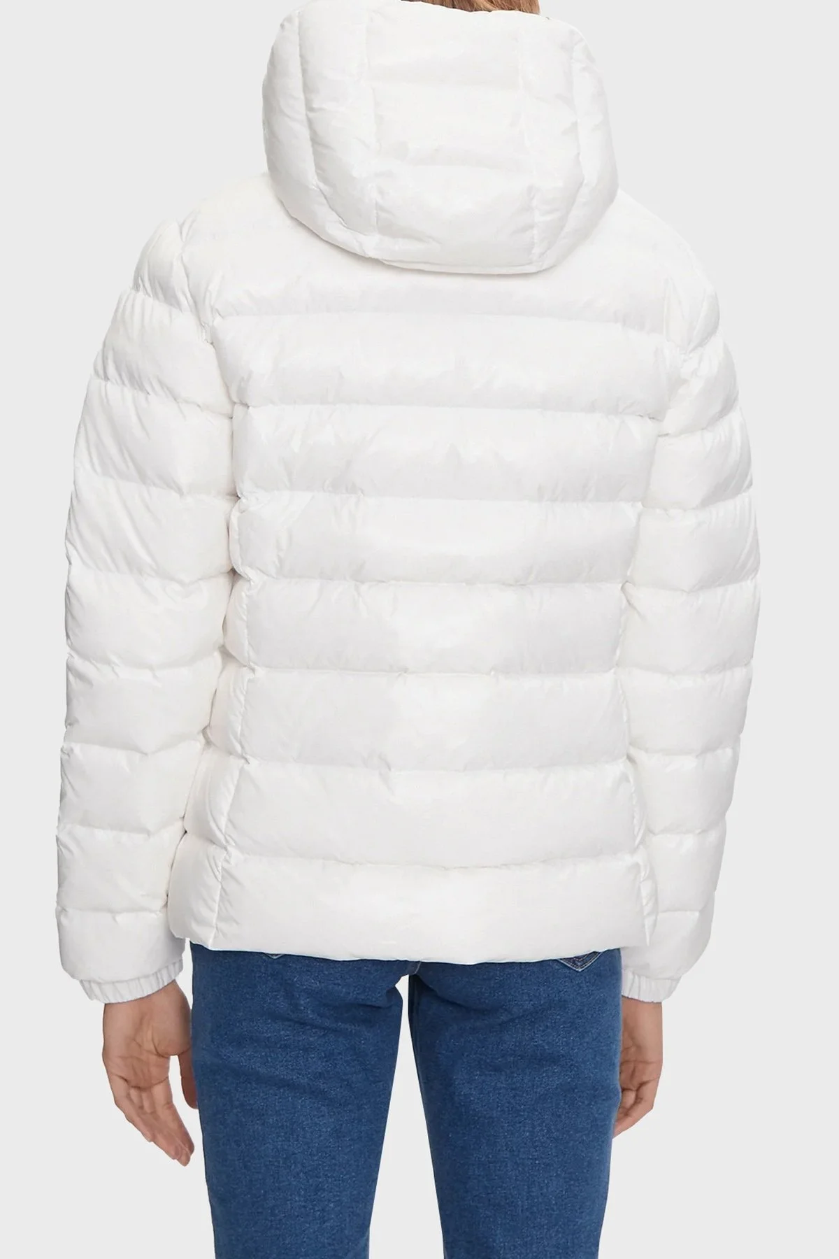 Tommy Jeans Kuş Tüyü Dolgulu Regular Fit Çıkarılabilir Yumuşak Tüy Kapüşonlu Şişme Bayan Mont DW0DW19926 YBR BEYAZ - 4