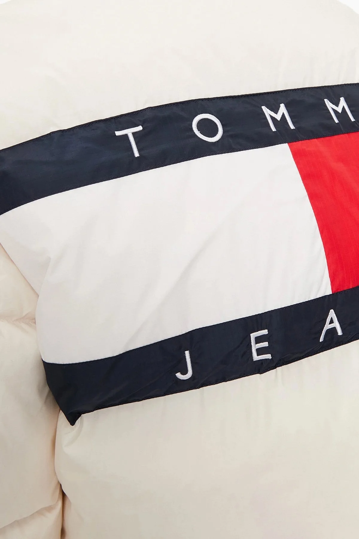 Tommy Jeans Kuş Tüyü Dolgulu Regular Fit Dik Yaka Logolu Şişme Bayan Mont DW0DW18820 YBH BEYAZ - 4