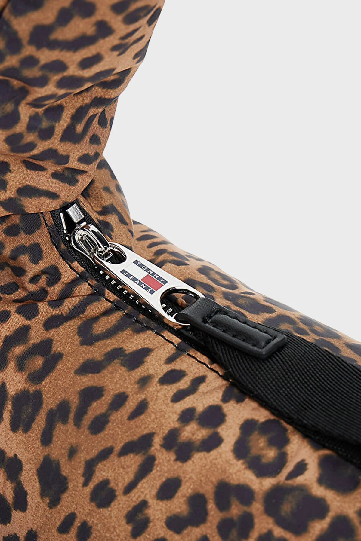 Tommy Jeans Leopar Desenli Omuz Askılı Bayan Çanta AW0AW18241 01R LEOPAR - 4