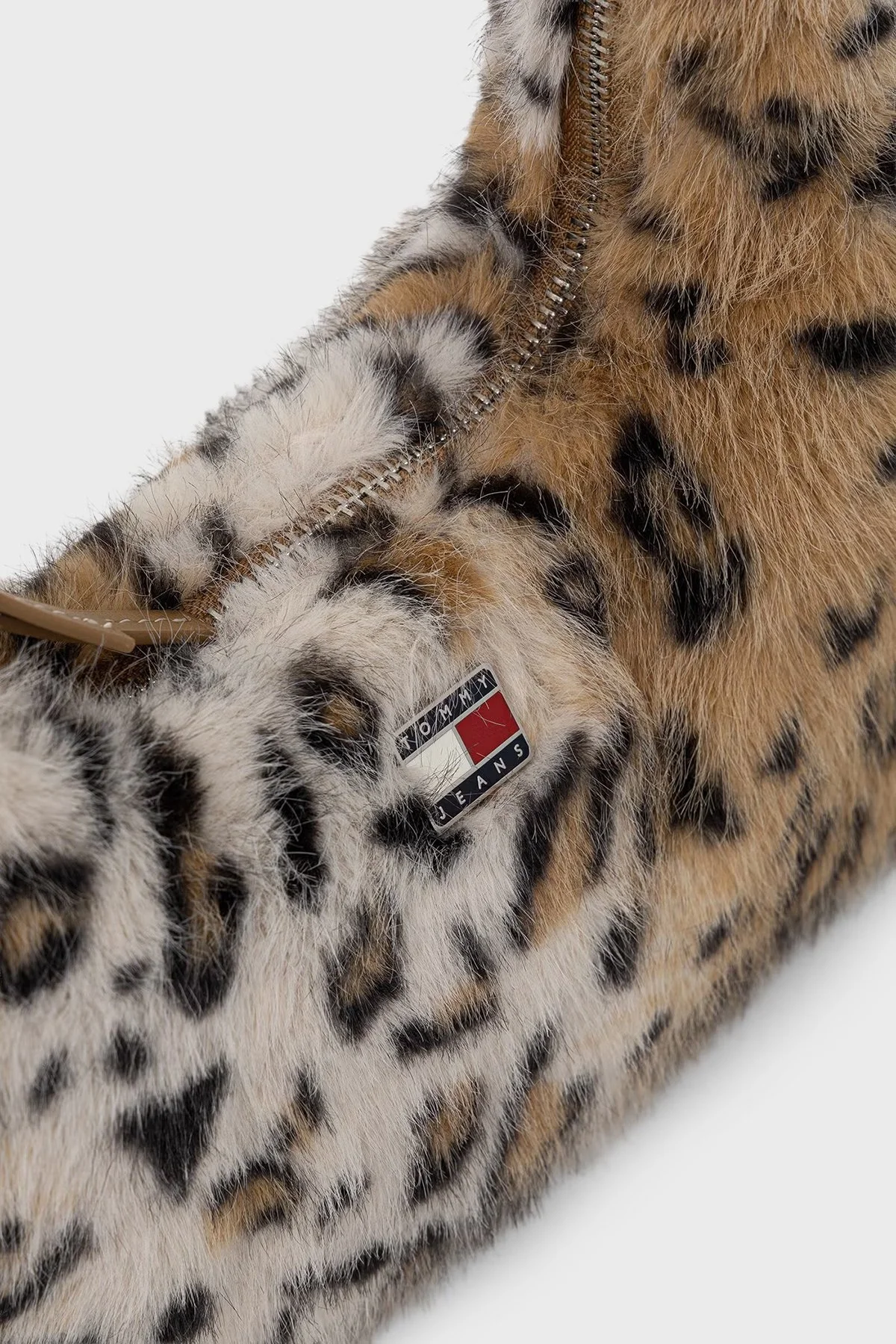 Tommy Jeans Leoparlı Omuz Askılı Kadın Çanta AW0AW19264 0HD Kahve - 4
