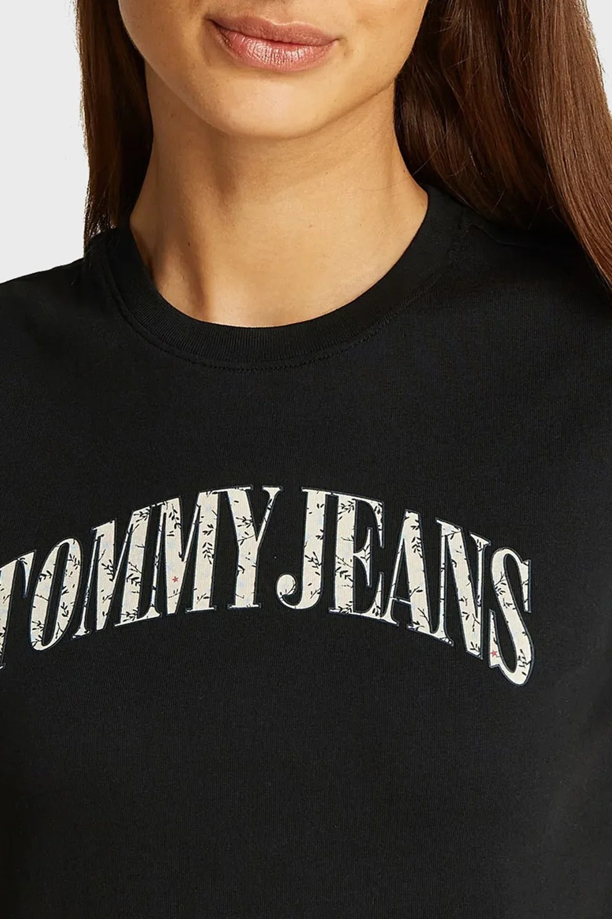 Tommy Jeans Logo Baskılı Pamuklu Regular Fit Bisiklet Yaka Bayan T Shirt DW0DW20161 BDS SİYAH - 11