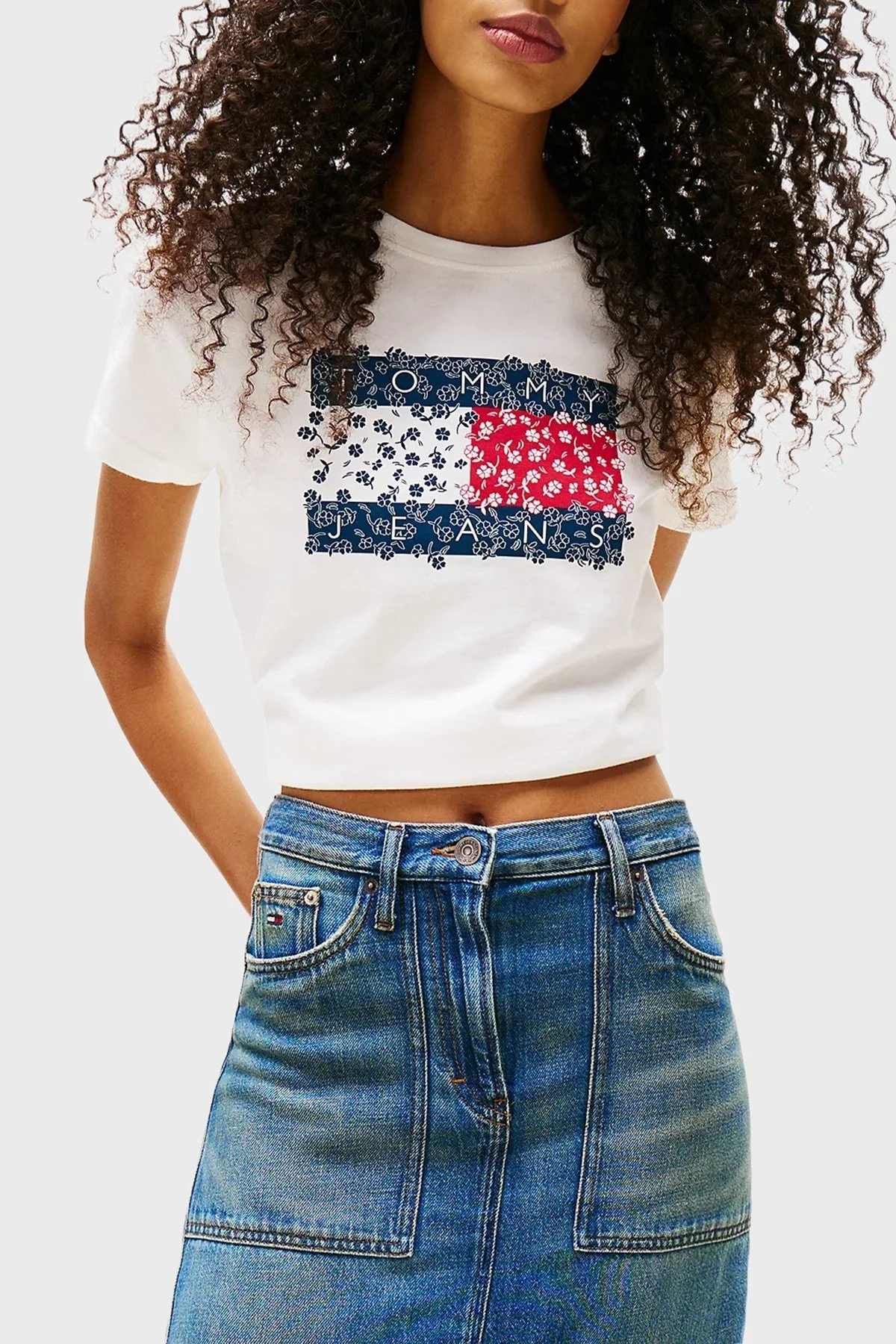 Tommy Jeans Logo Baskılı Pamuklu Regular Fit Bisiklet Yaka Bayan T Shirt DW0DW20897 YBL BEYAZ - 1