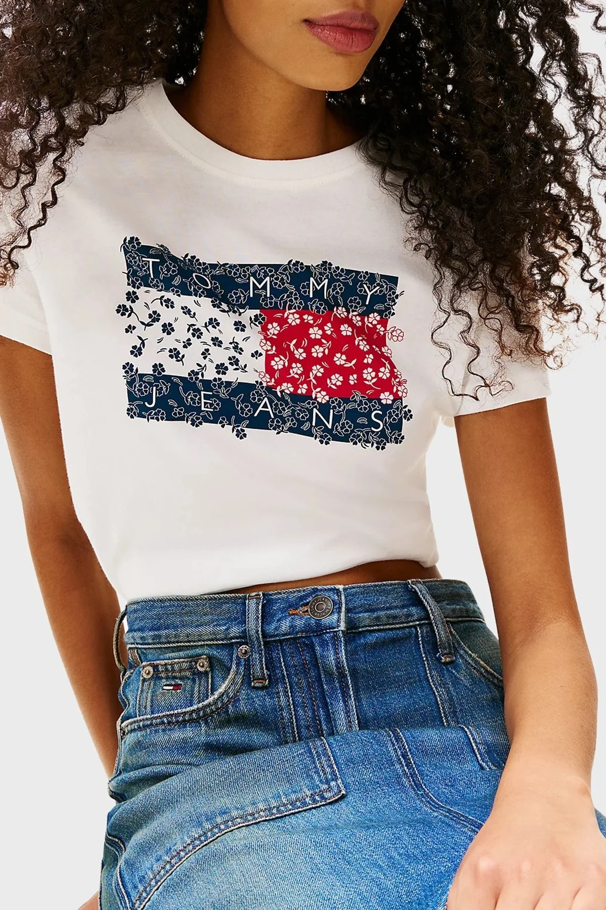 Tommy Jeans Logo Baskılı Pamuklu Regular Fit Bisiklet Yaka Bayan T Shirt DW0DW20897 YBL BEYAZ - 4