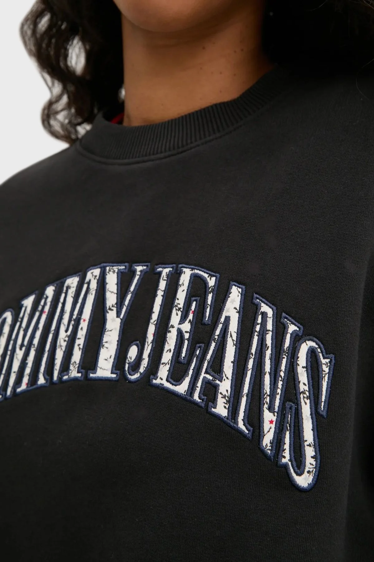 Tommy Jeans Logo Baskılı Pamuklu Relaxed Fit Bisiklet Yaka Bayan Sweat DW0DW20172 BDS SİYAH - 5