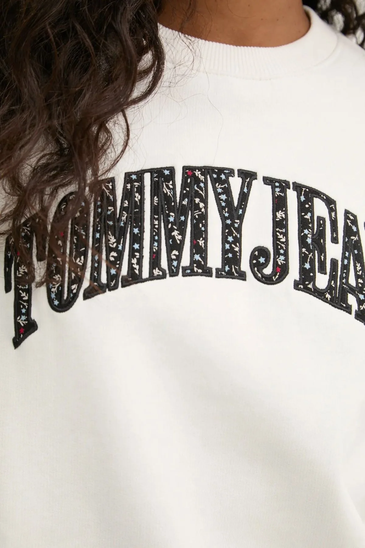 Tommy Jeans Logo Baskılı Pamuklu Relaxed Fit Bisiklet Yaka Bayan Sweat DW0DW20172 YBH BEYAZ - 4