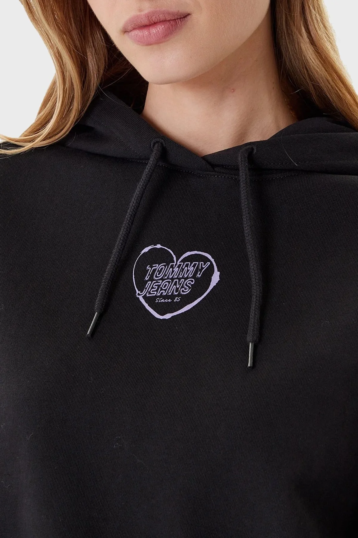 Tommy Jeans Logo Baskılı Pamuklu Relaxed Fit Kapüşonlu Crop Bayan Sweat DW0DW21408 BDS SİYAH - 4