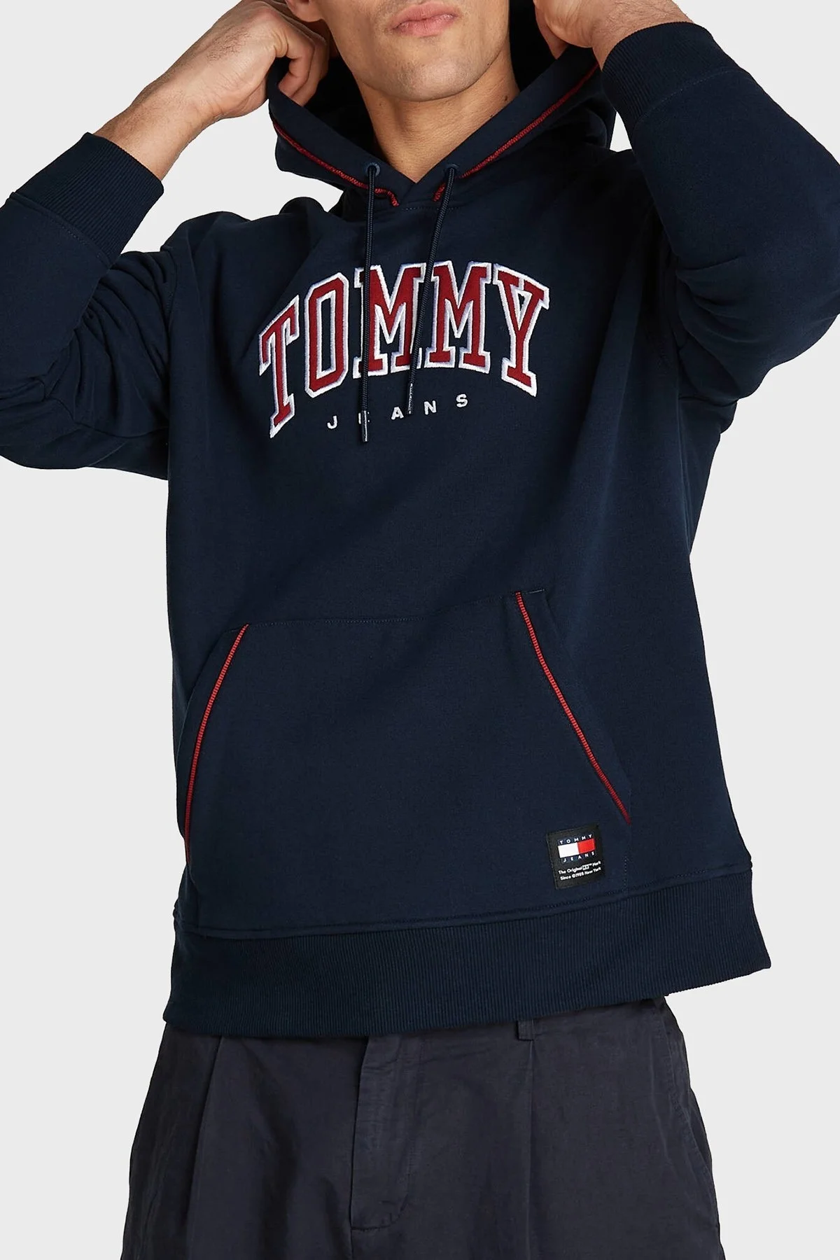 Tommy Jeans Logo İşlemeli Pamuklu Regular Fit Kapüşonlu Erkek Sweat DM0DM19760 C1G LACİVERT - 1