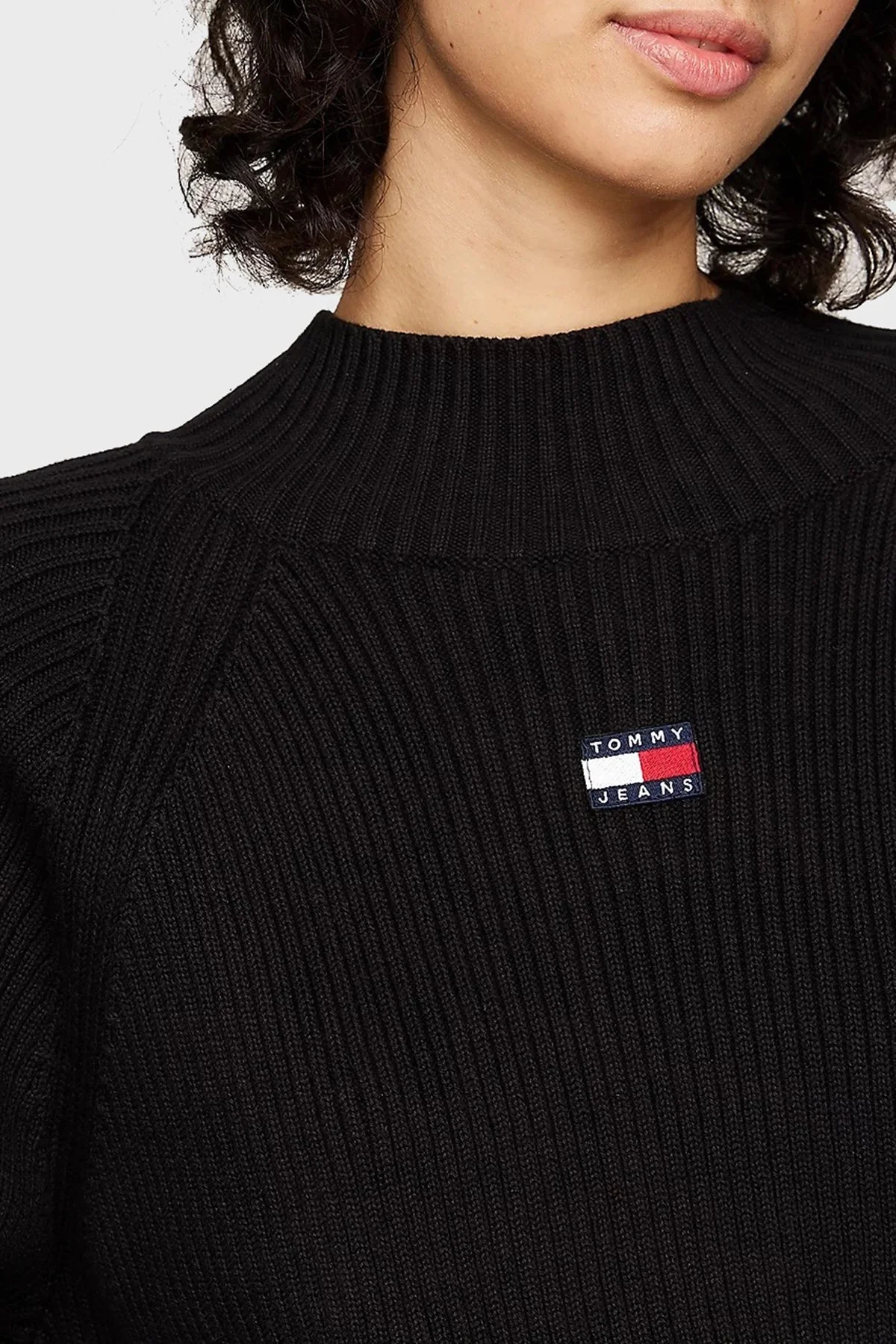 Tommy Jeans Logolu % 100 Pamuk Regular Fit Balon Kol Örgü Bayan Kazak DW0DW19912 BDS SİYAH - 4
