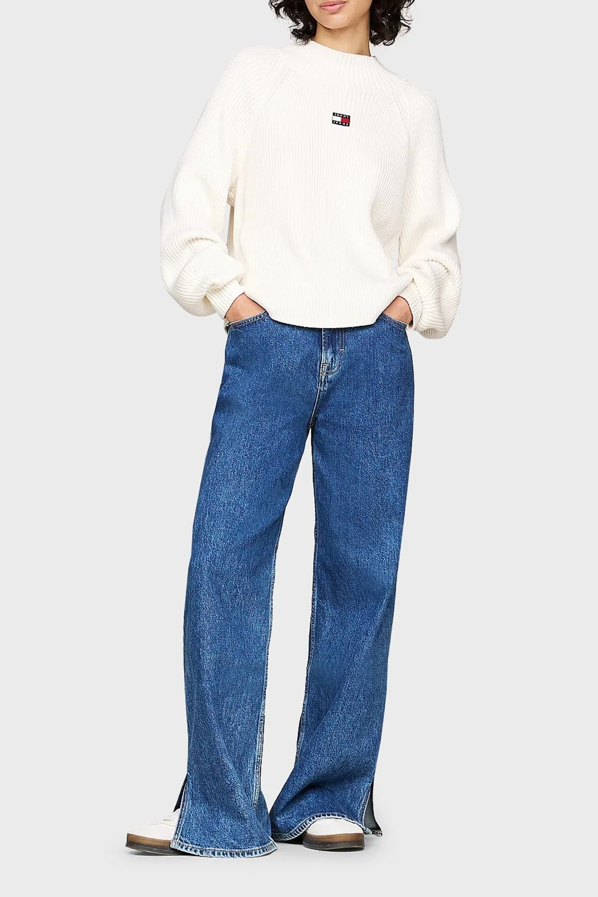 Tommy Jeans Logolu % 100 Pamuk Regular Fit Balon Kol Örgü Bayan Kazak DW0DW19912 YBH BEYAZ - 3