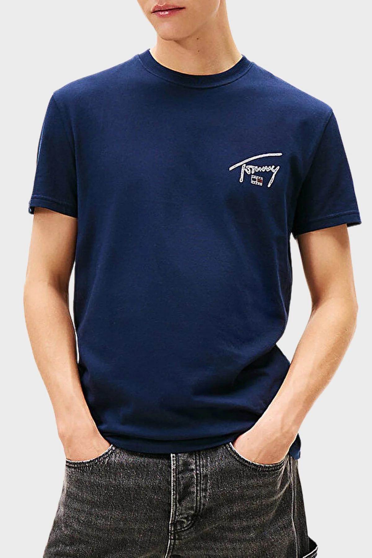 Tommy Jeans Logolu % 100 Pamuk Regular Fit Bisiklet Yaka Erkek T Shirt DM0DM22320 C1G LACİVERT - 1