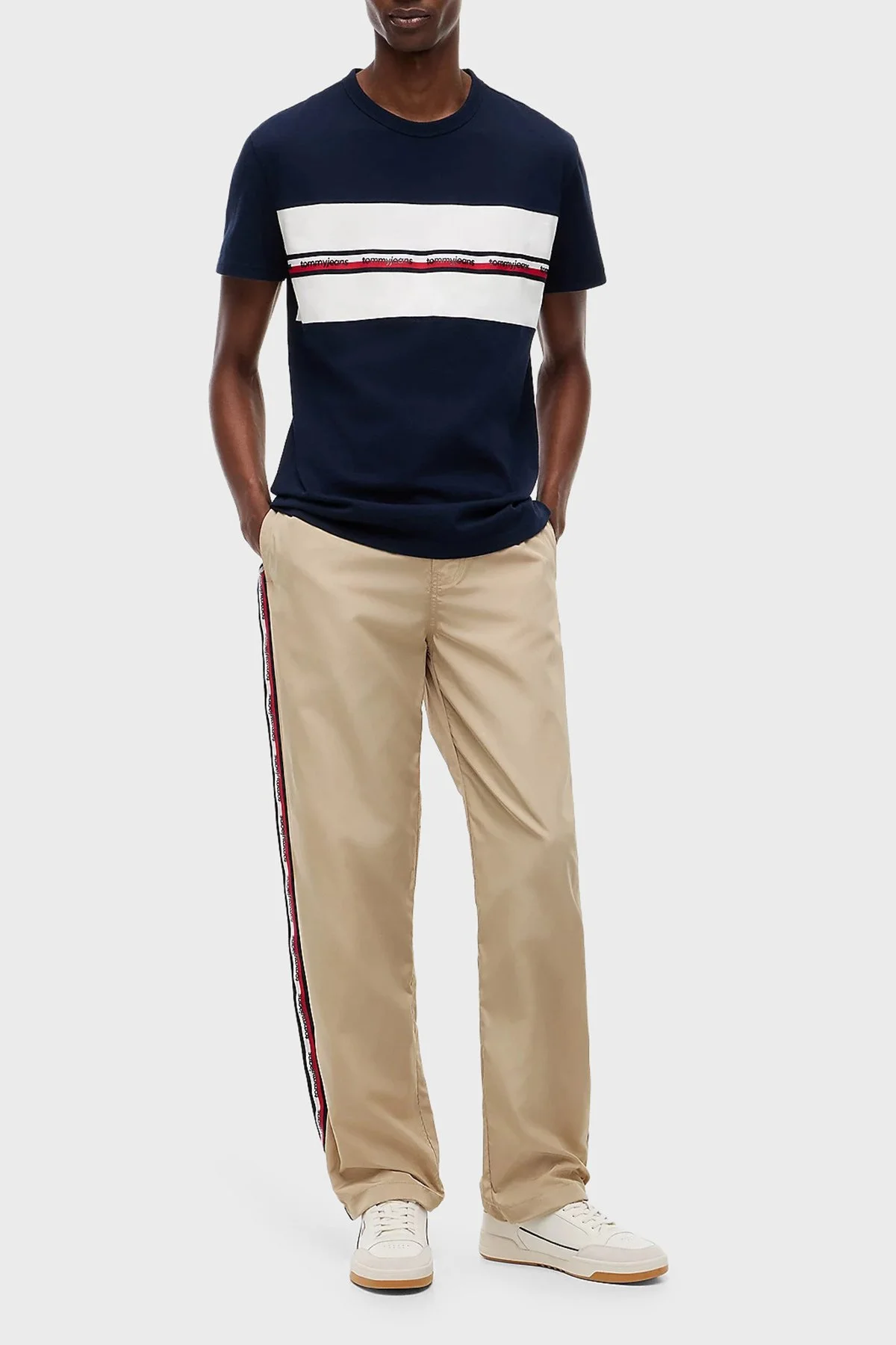 Tommy Jeans Logolu % 100 Pamuk Regular Fit Bisiklet Yaka Erkek T Shirt DM0DM23245 C1G Lacivert - 2