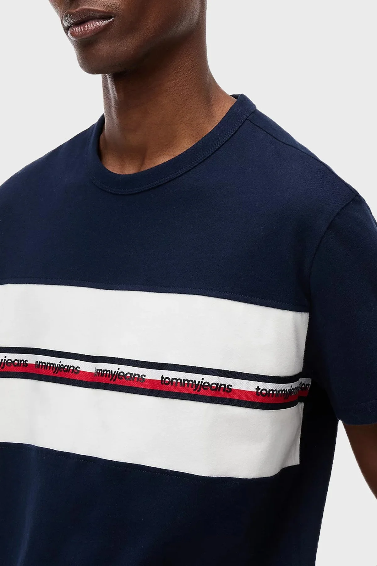 Tommy Jeans Logolu % 100 Pamuk Regular Fit Bisiklet Yaka Erkek T Shirt DM0DM23245 C1G Lacivert - 3