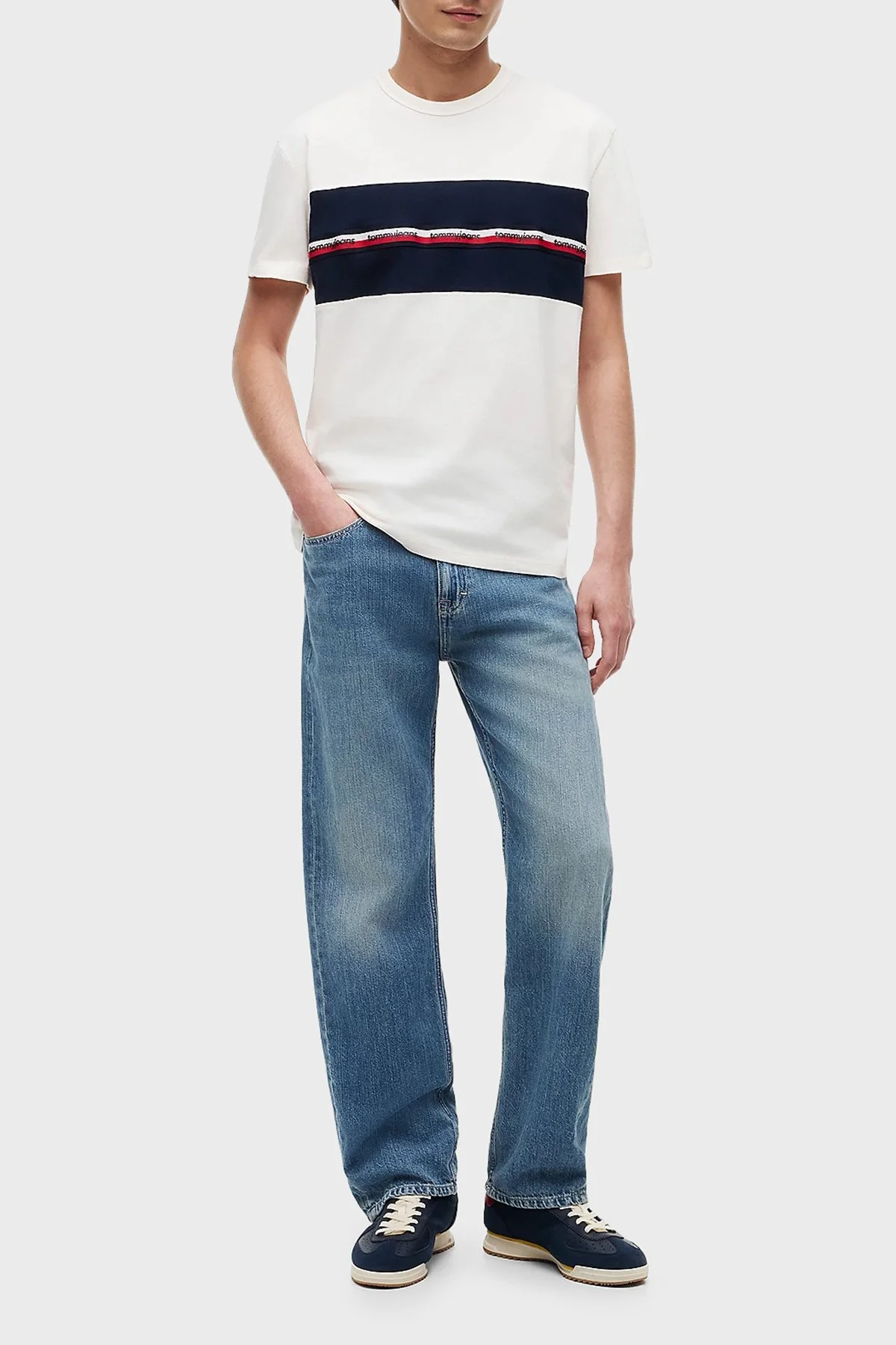 Tommy Jeans Logolu % 100 Pamuk Regular Fit Bisiklet Yaka Erkek T Shirt DM0DM23245 YBH Beyaz - 2