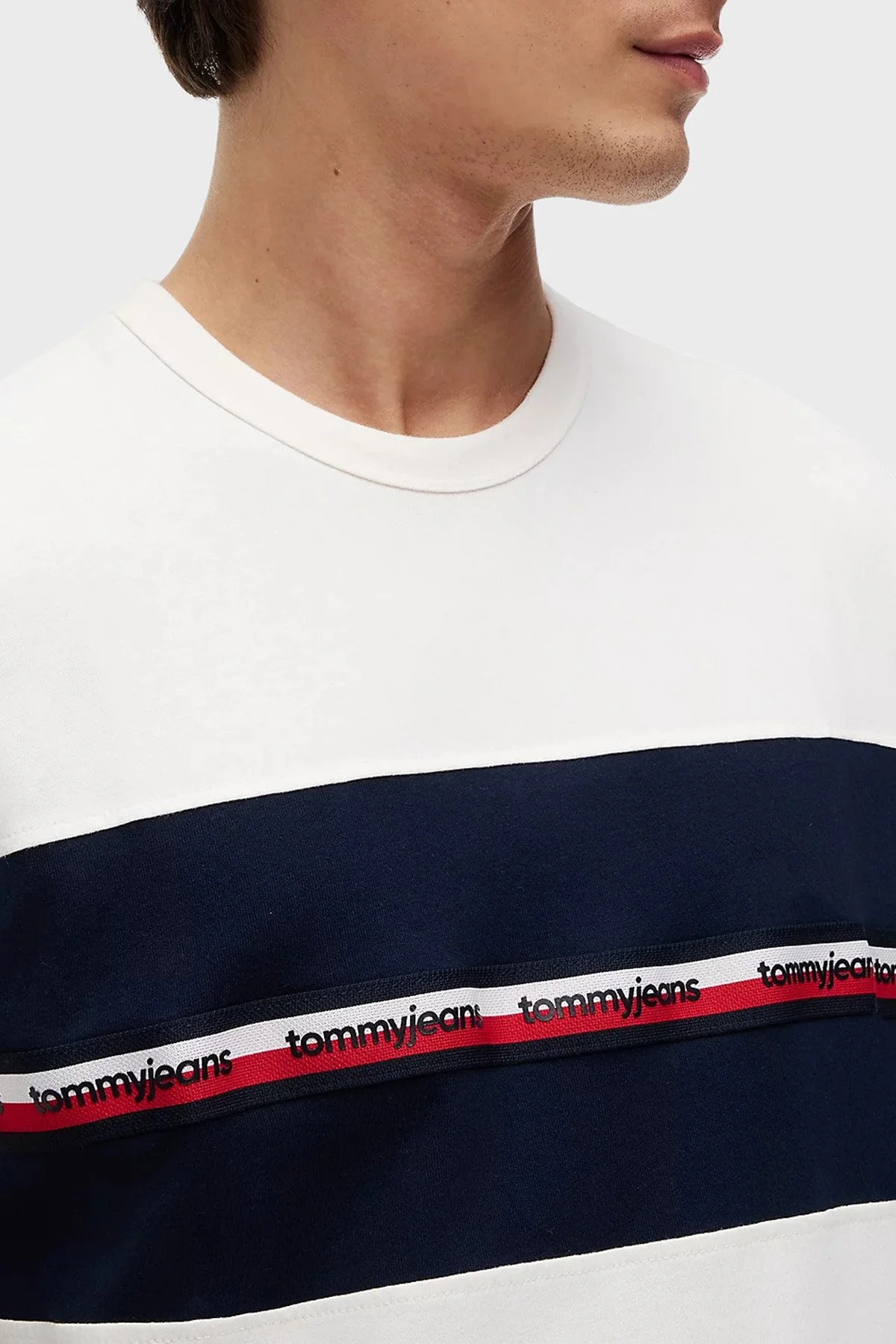 Tommy Jeans Logolu % 100 Pamuk Regular Fit Bisiklet Yaka Erkek T Shirt DM0DM23245 YBH Beyaz - 3