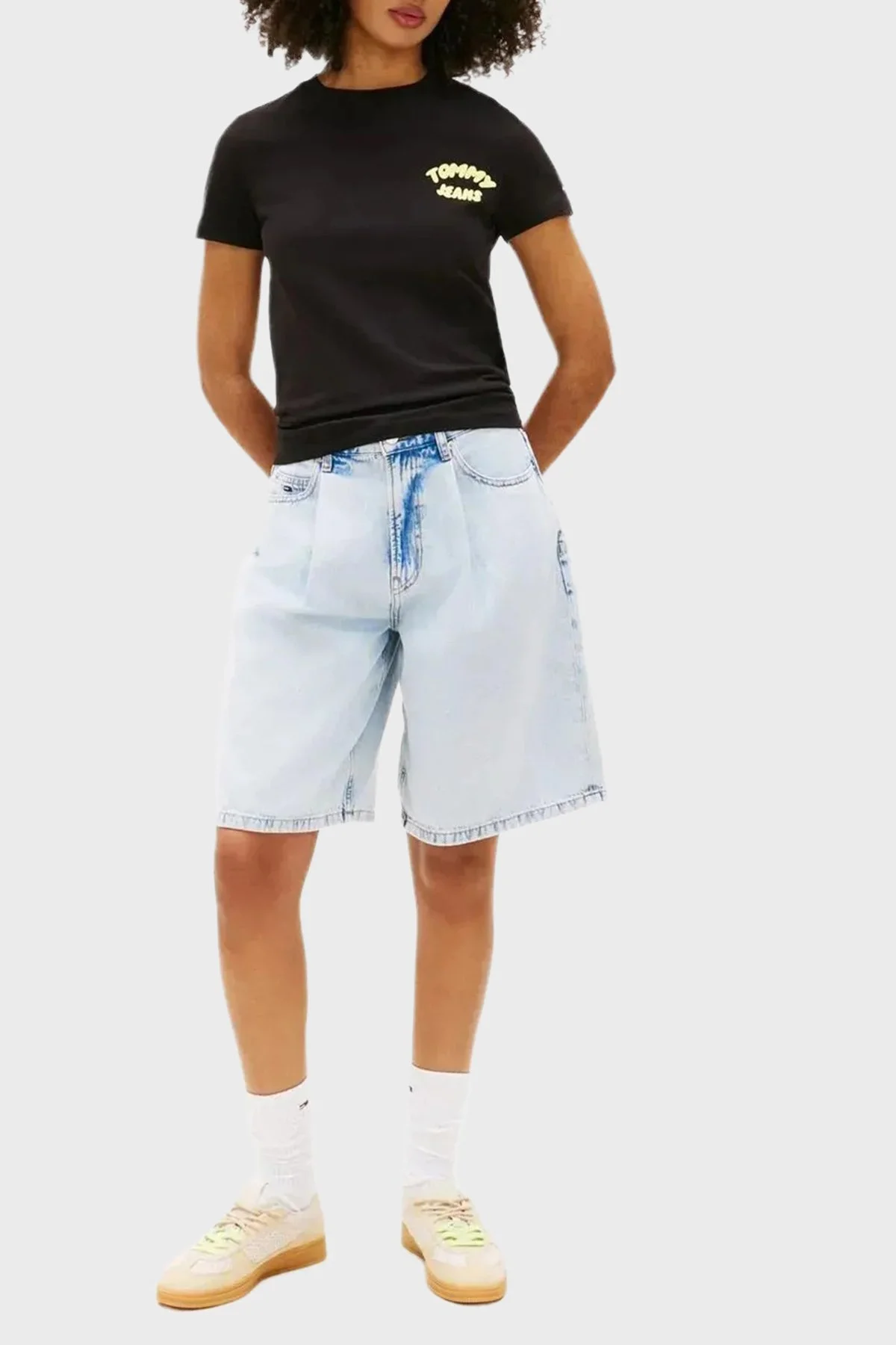 Tommy Jeans Logolu % 100 Pamuk Regular Fit Bisiklet Yaka Kadın T Shirt DW0DW22310 BDS SİYAH - 2