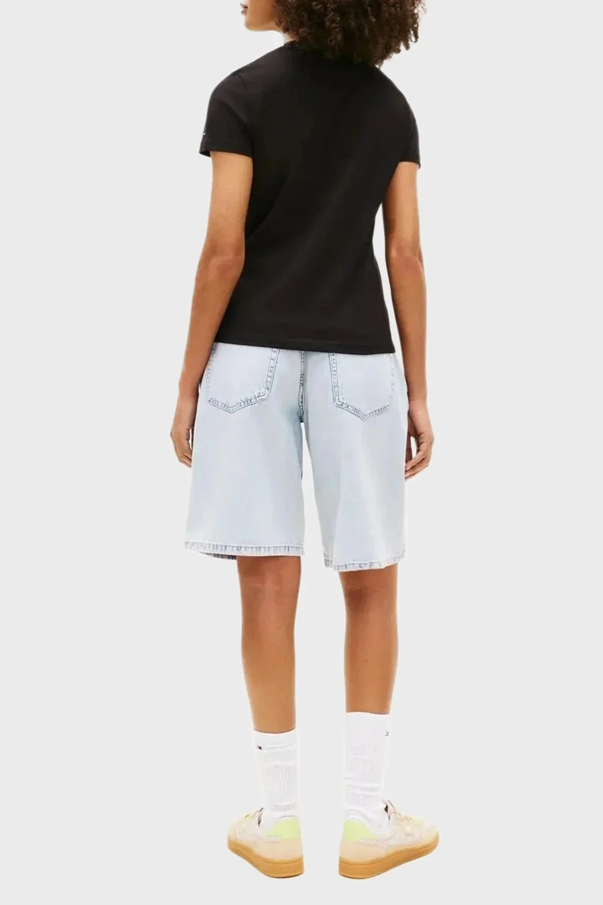 Tommy Jeans Logolu % 100 Pamuk Regular Fit Bisiklet Yaka Kadın T Shirt DW0DW22310 BDS SİYAH - 3