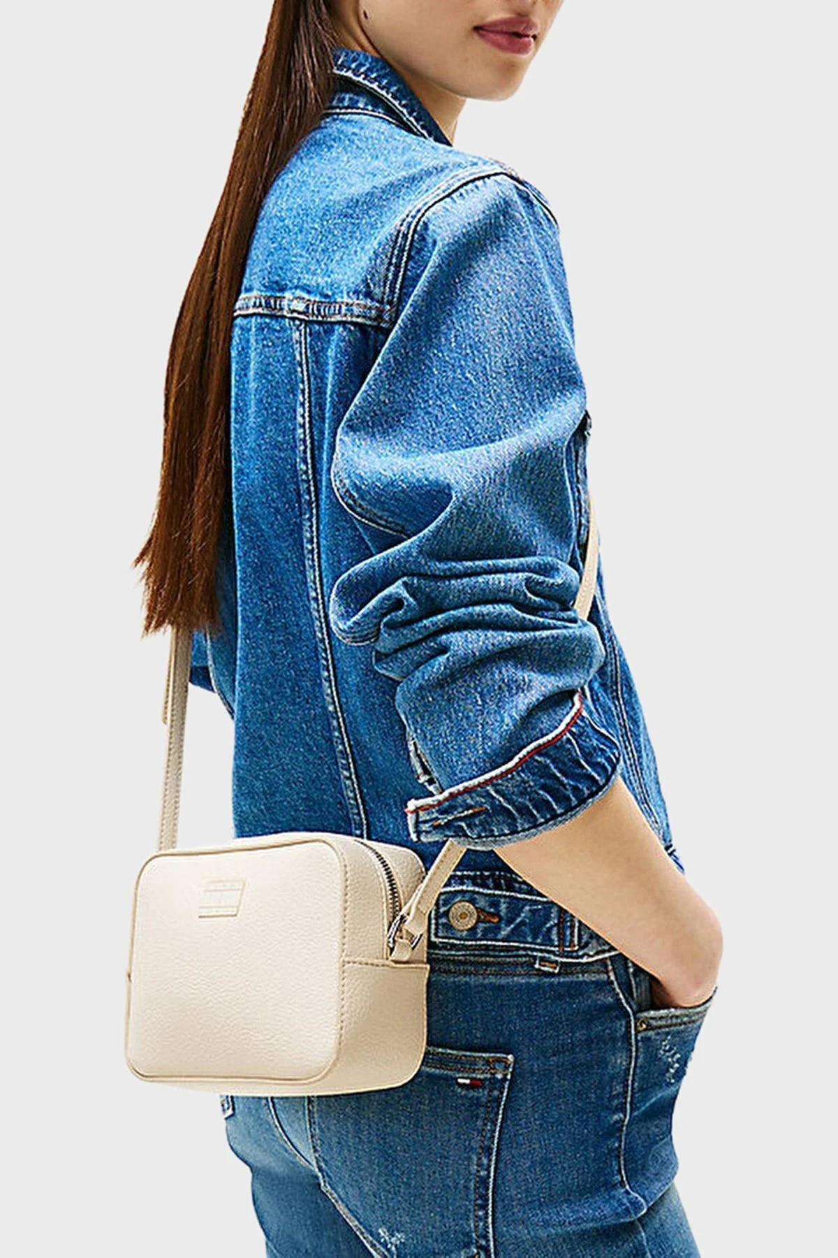 Tommy Jeans Logolu Ayarlanabilir Askılı Bayan Çanta AW0AW17543 ACG BEJ - 2